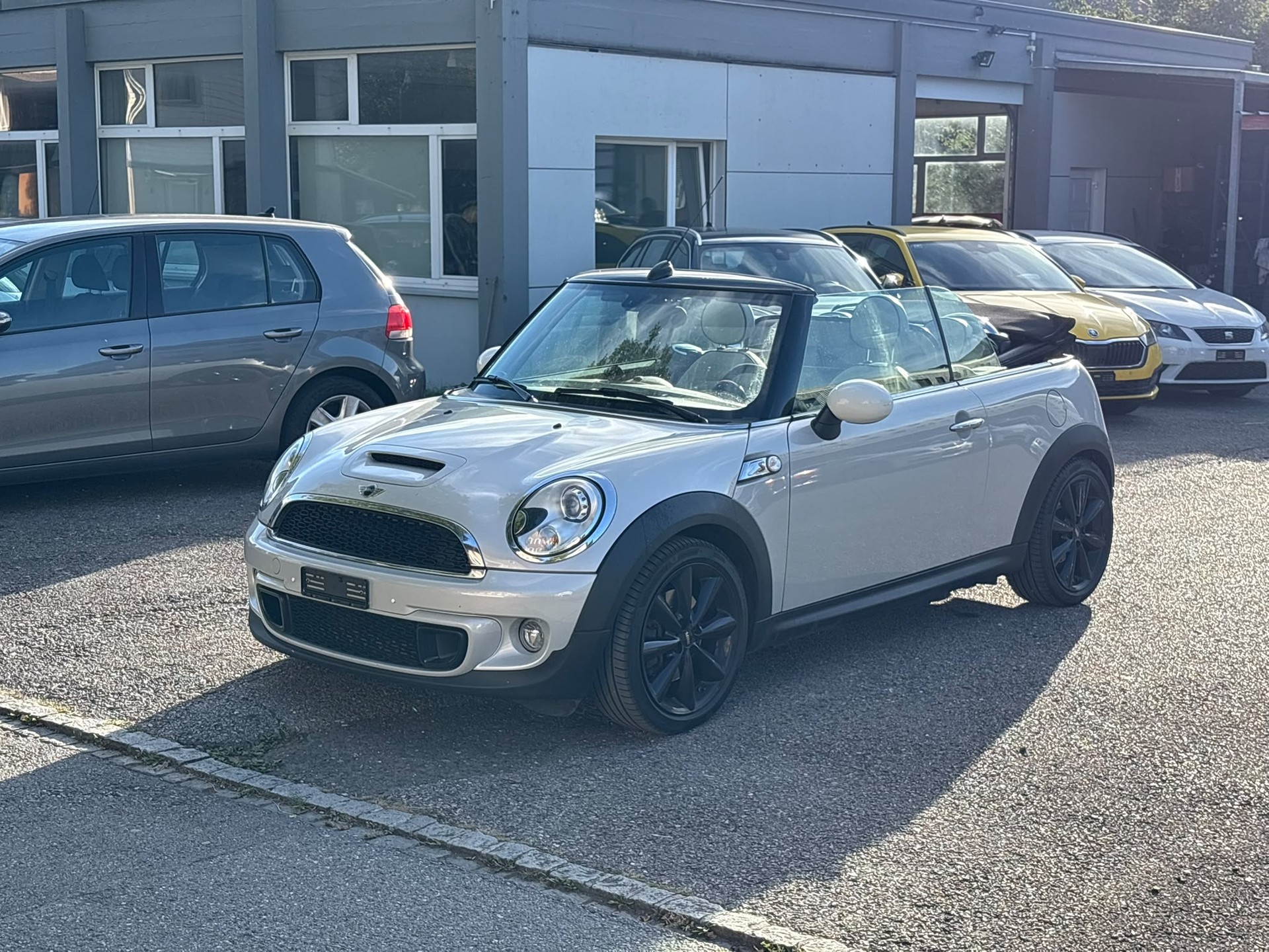 MINI Cooper Cabriolet Steptronic-image-1