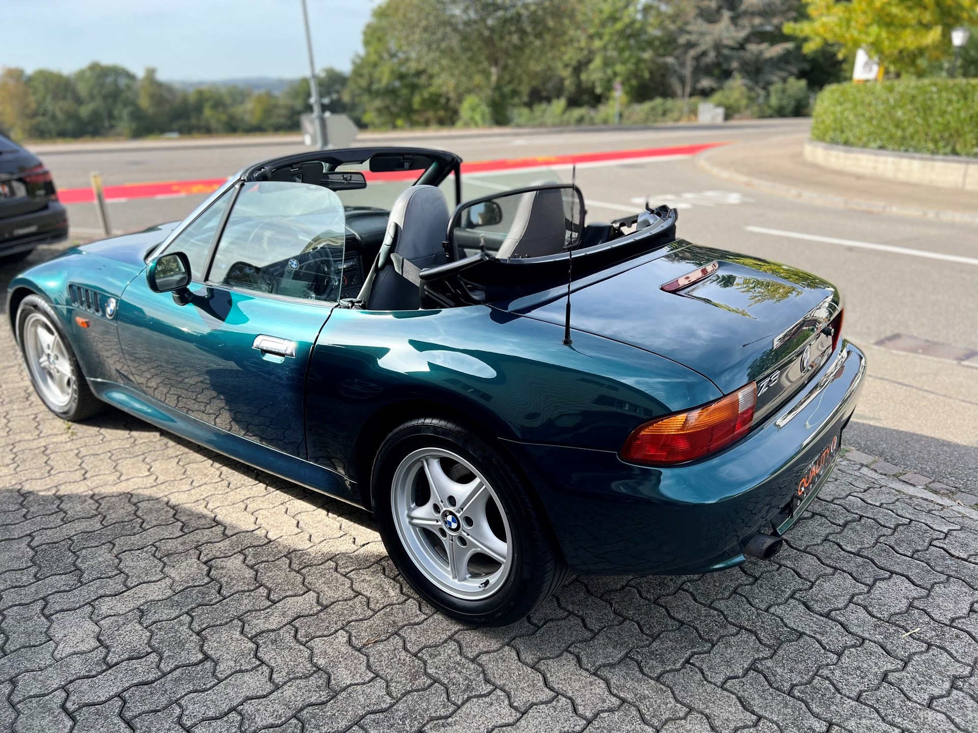 BMW Z3 1.9i Roadster-showroom-element-3