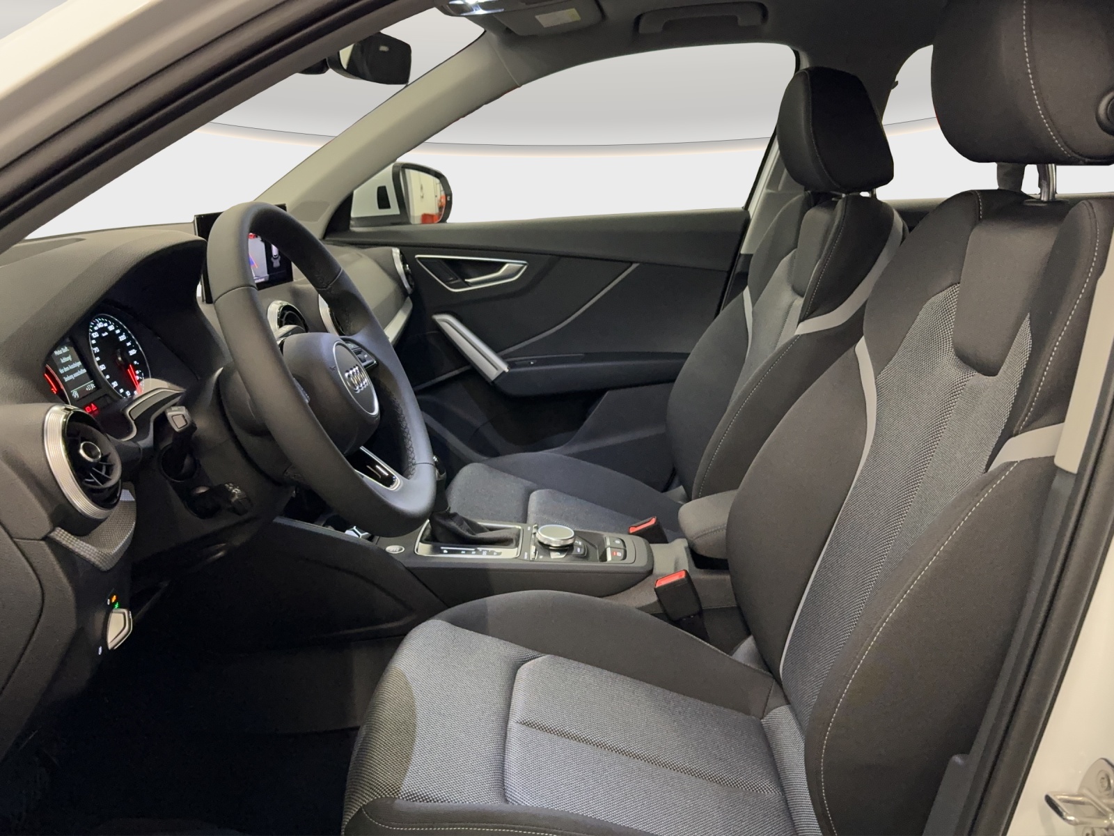 AUDI Q2 35 TDI S line quattro S-tronic-image-4