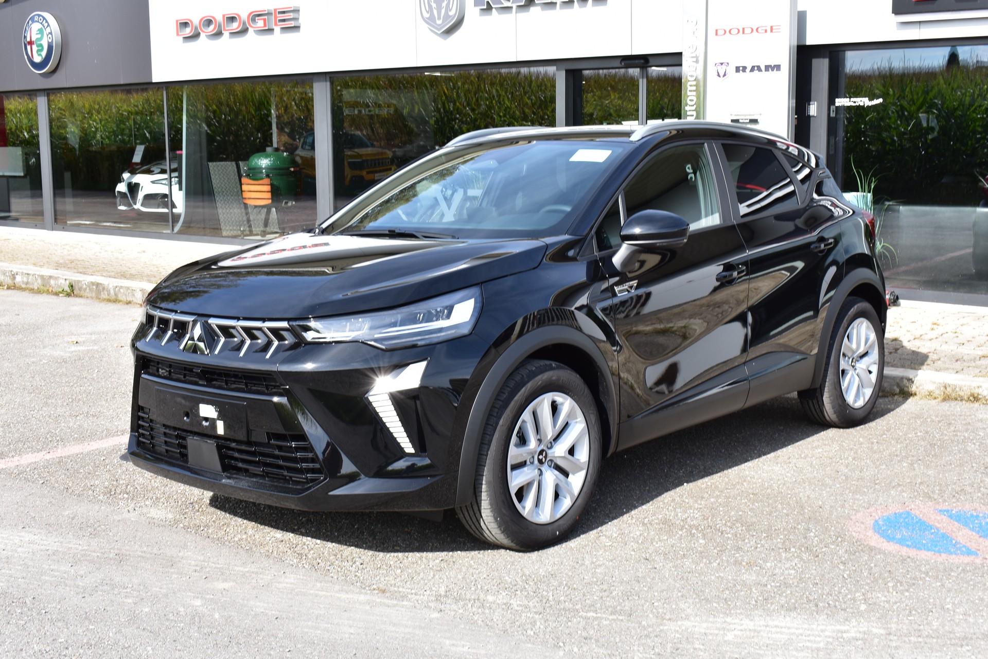 MITSUBISHI ASX 1.6 HEV Invite-image-2