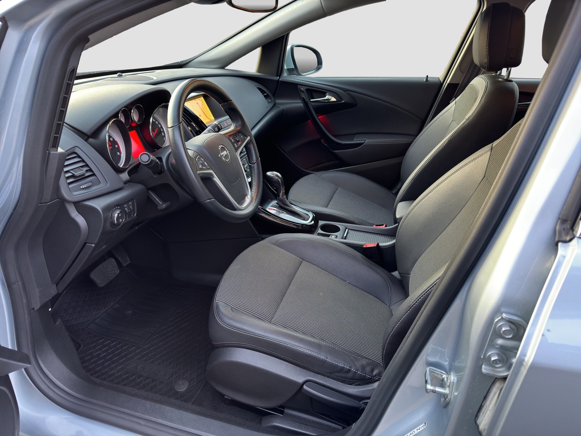 OPEL Astra SportsTourer 1.6i 16V Turbo Cosmo Automatic-image-9