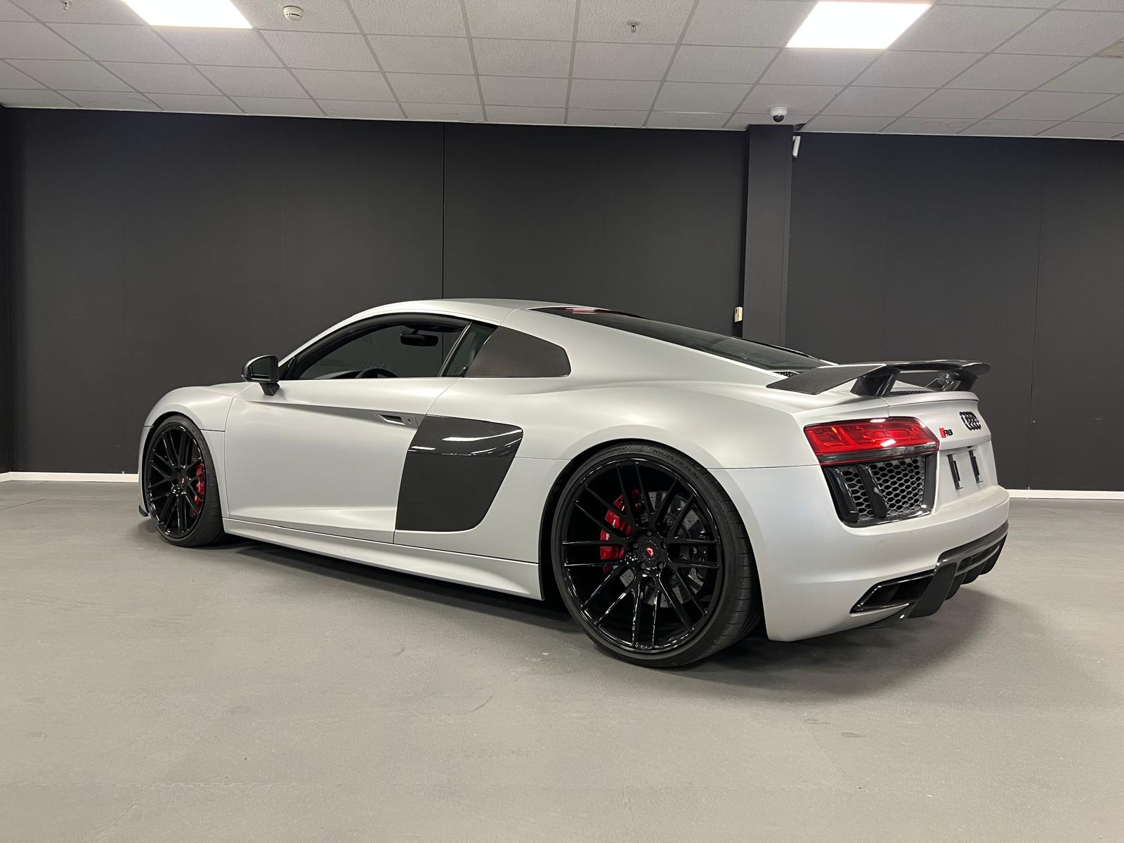 AUDI R8 Coupé 5.2 plus S-Tronic-image-2