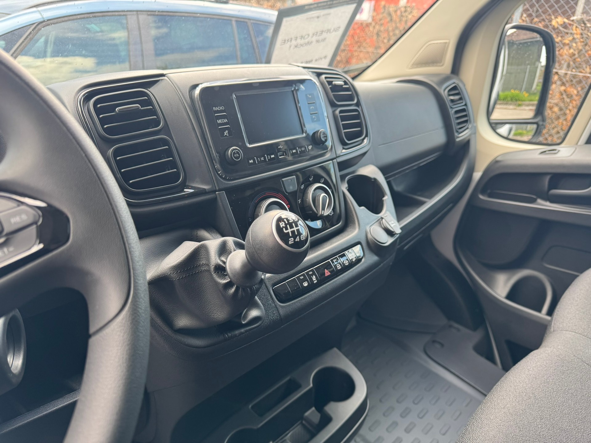 PEUGEOT Boxer 2.2 HDI 335 L2H2-image-7