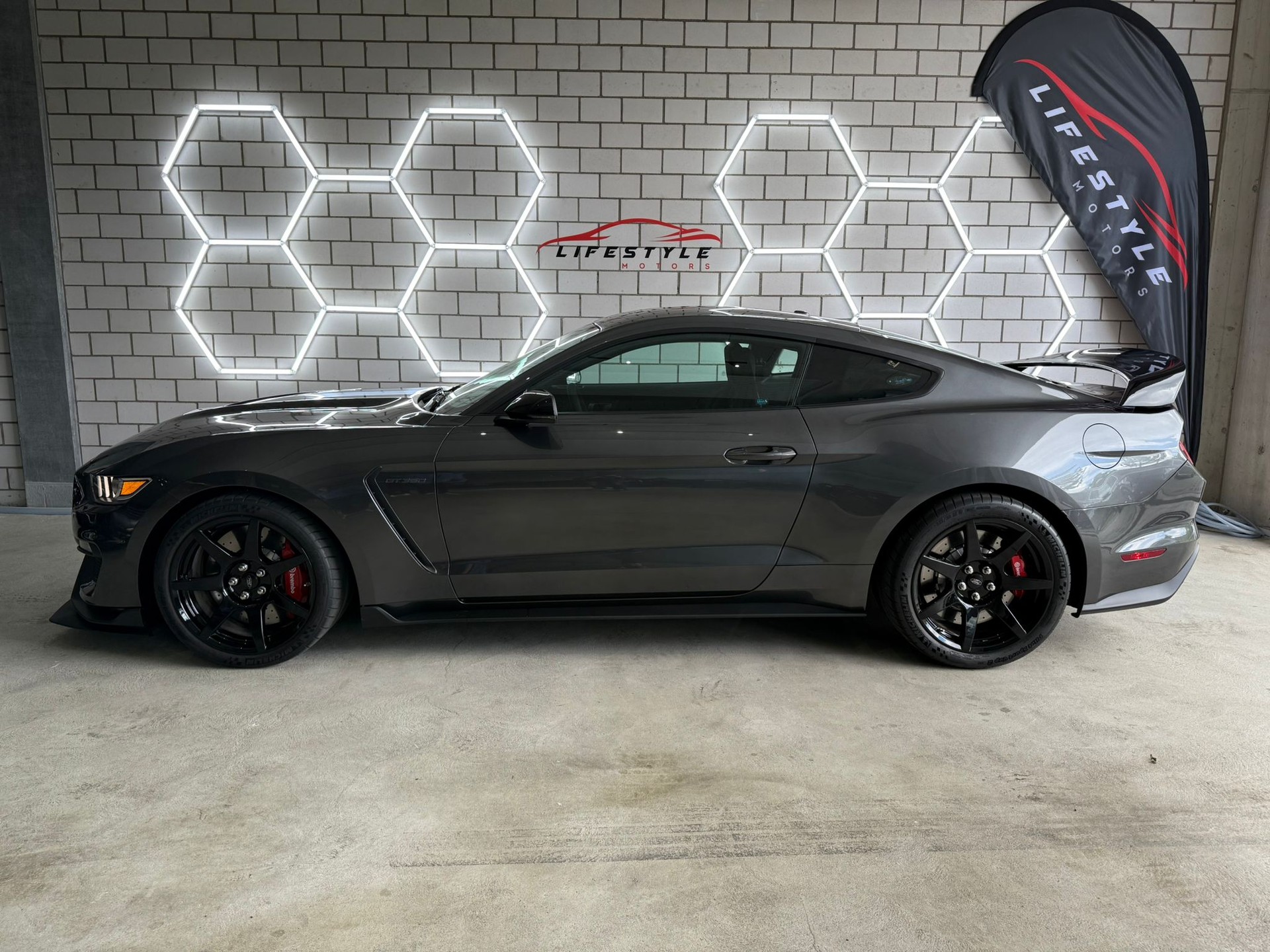 FORD Shelby GT350R-image-1