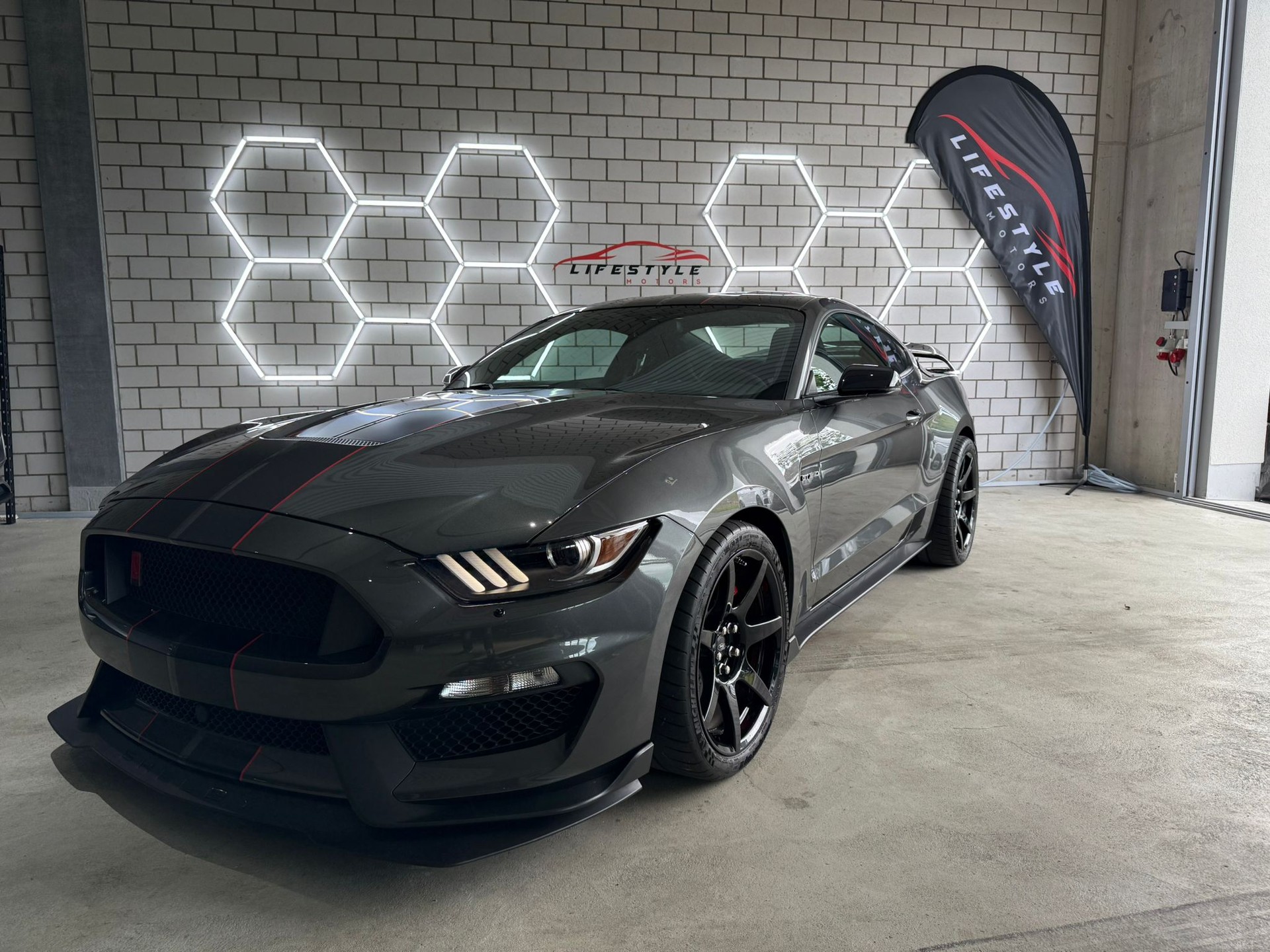 FORD Shelby GT350R-image-0