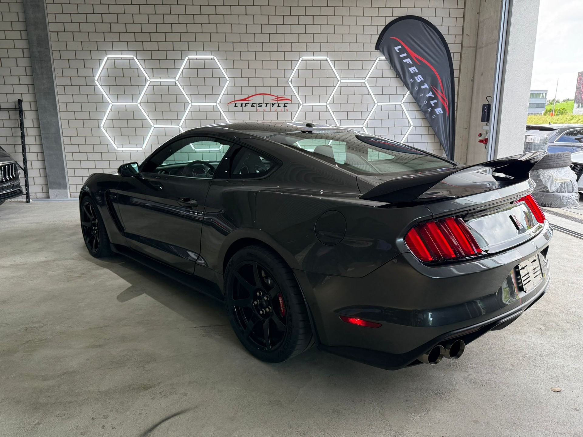 FORD Shelby GT350R-image-2