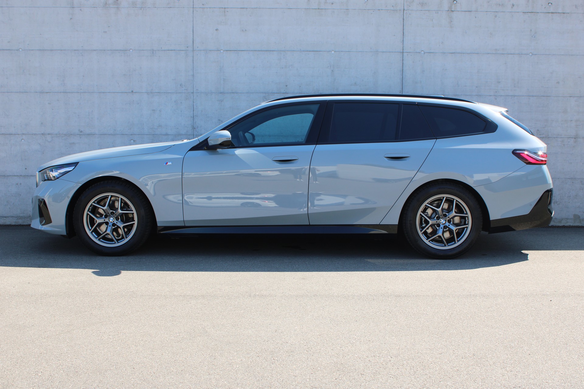 BMW 520d xDrive Touring M Sport-image-3