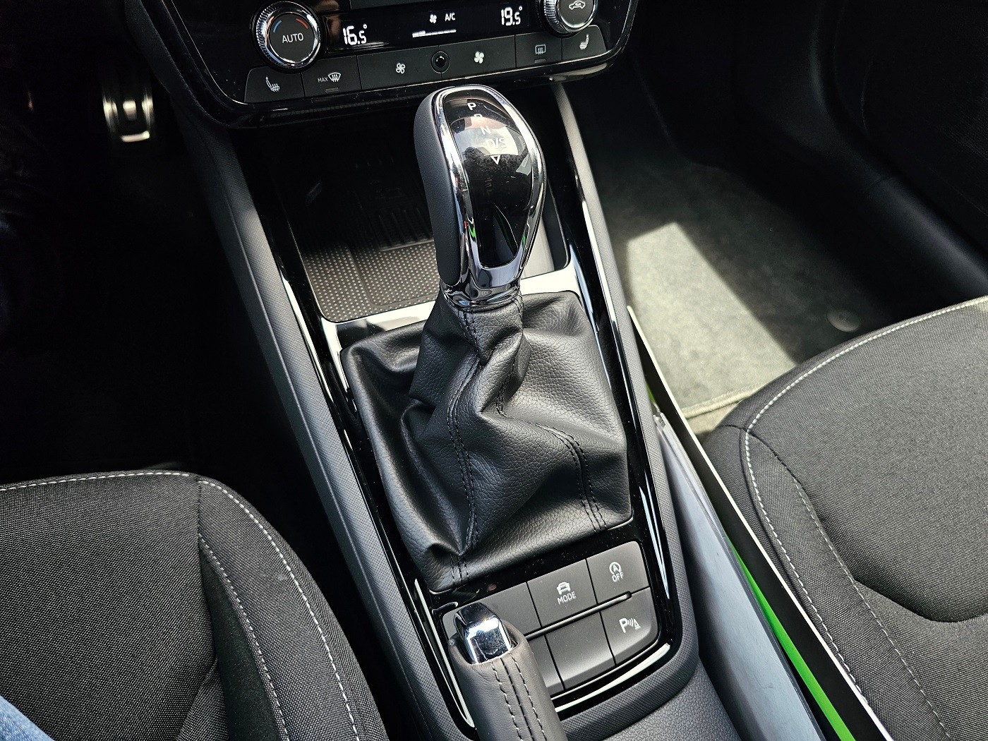 SKODA Scala 1.0 TSI Dynamic DSG-image-14