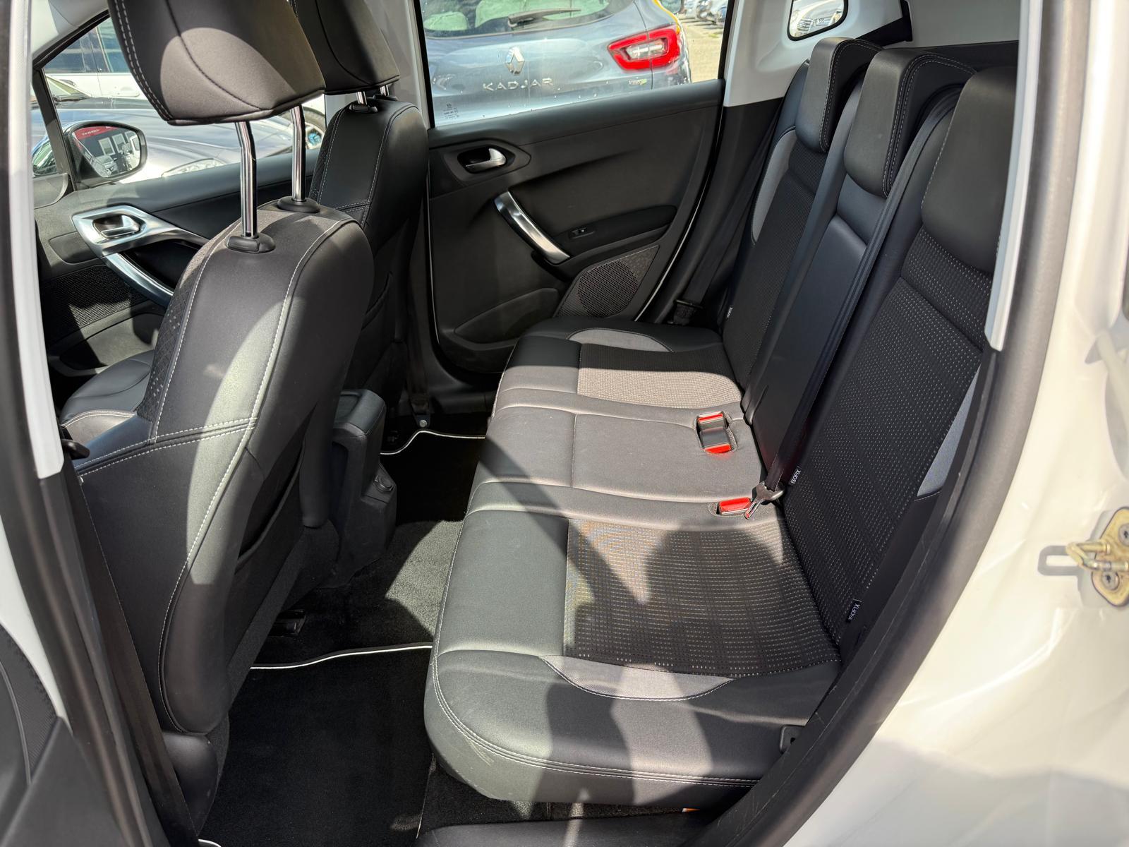 PEUGEOT 2008 1.6 VTi Allure-image-11