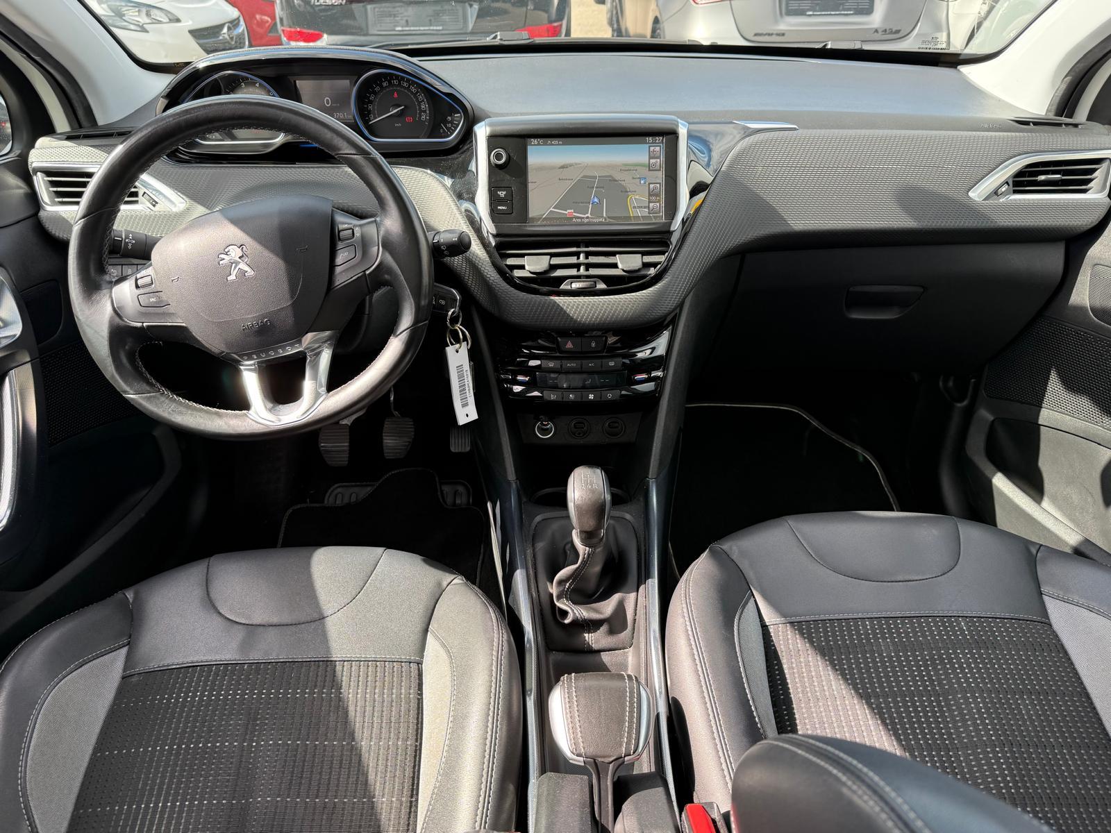PEUGEOT 2008 1.6 VTi Allure-image-9