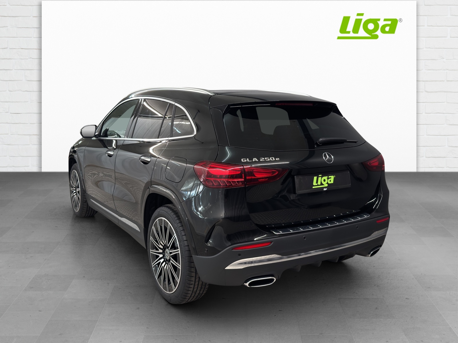 MERCEDES-BENZ GLA 250 e AMG Line EQ Star-image-3