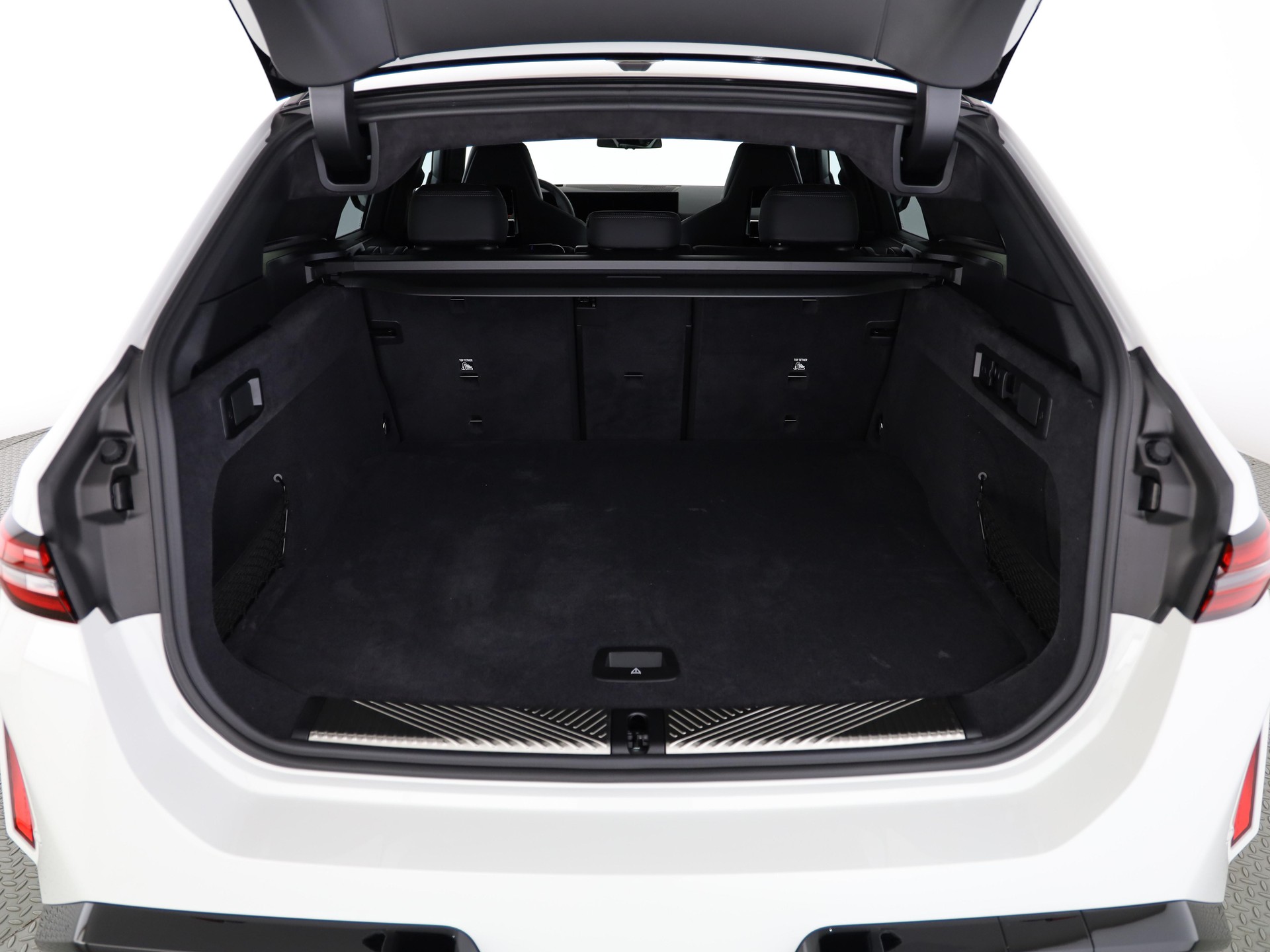BMW M5 xDrive Touring-image-9