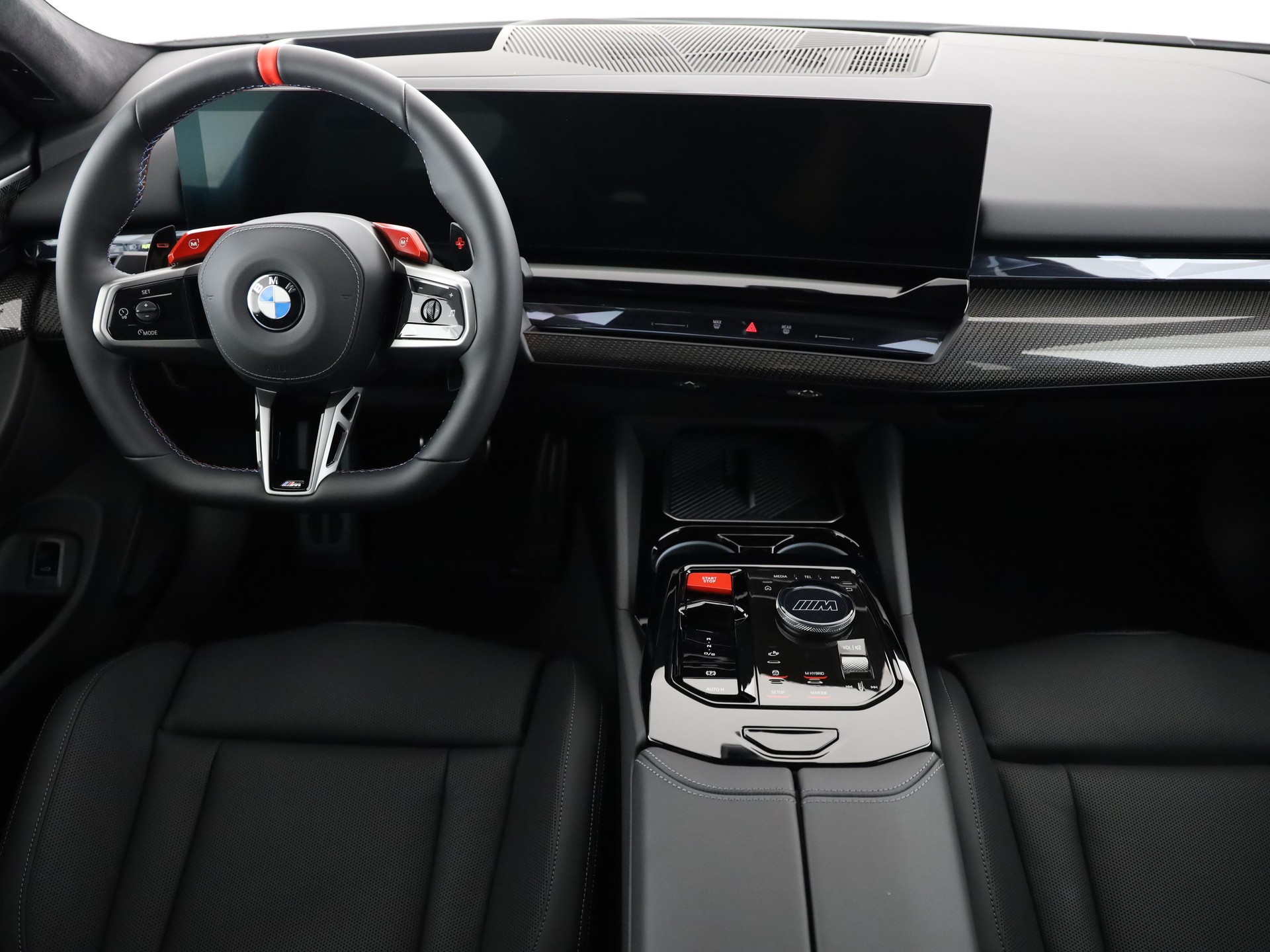 BMW M5 xDrive Touring-image-16