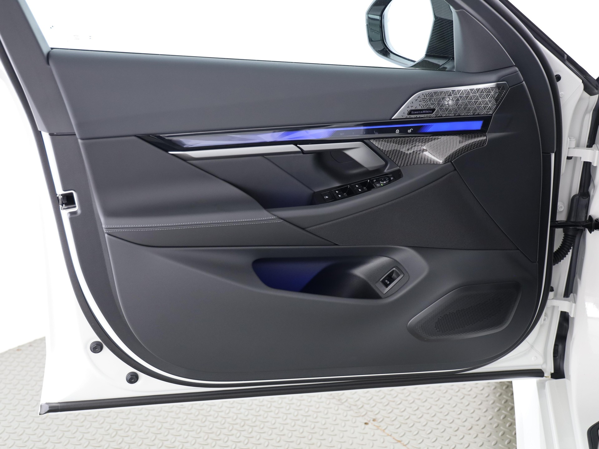 BMW M5 xDrive Touring-image-12
