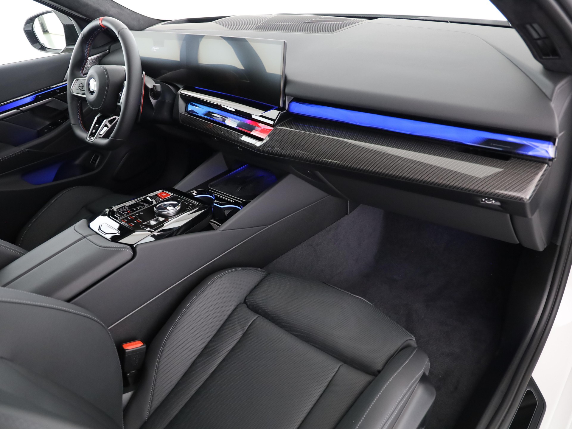 BMW M5 xDrive Touring-image-8