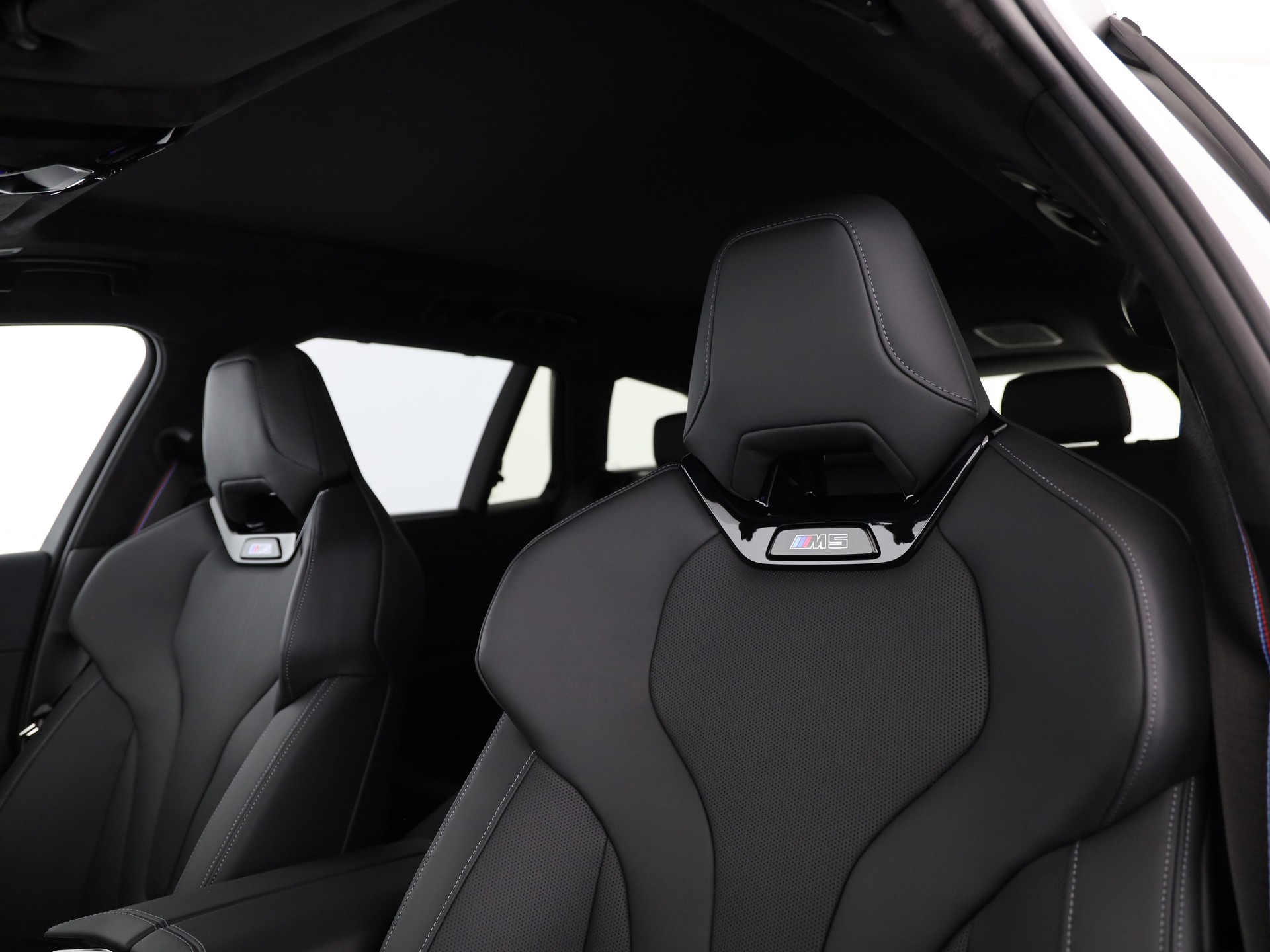 BMW M5 xDrive Touring-image-7