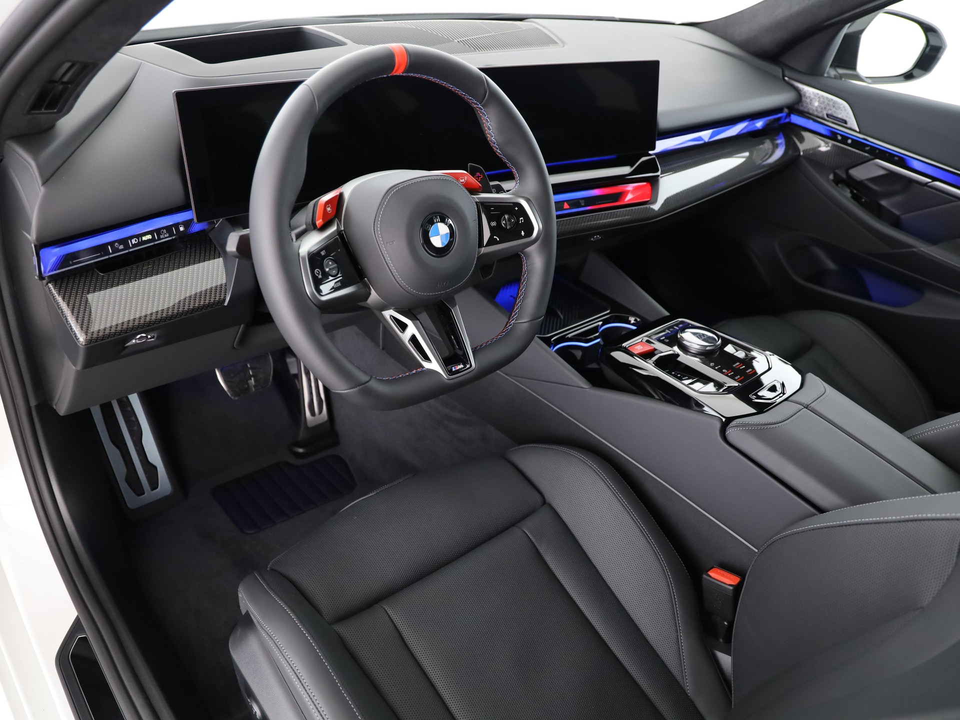 BMW M5 xDrive Touring-image-13