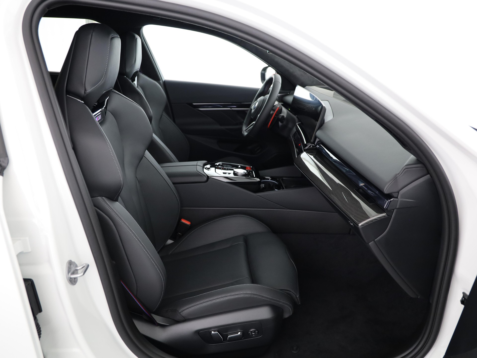 BMW M5 xDrive Touring-image-14