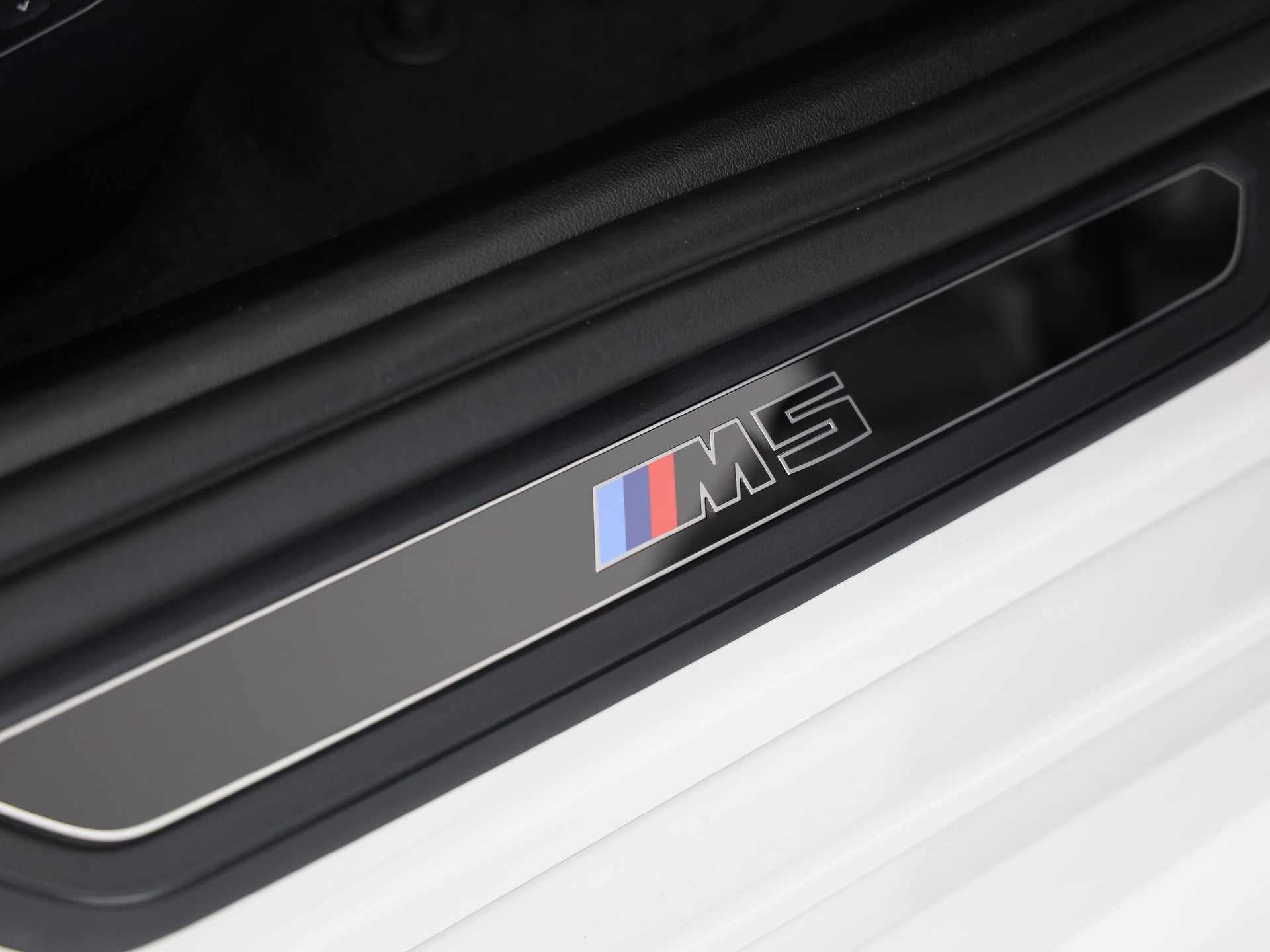 BMW M5 xDrive Touring-image-15