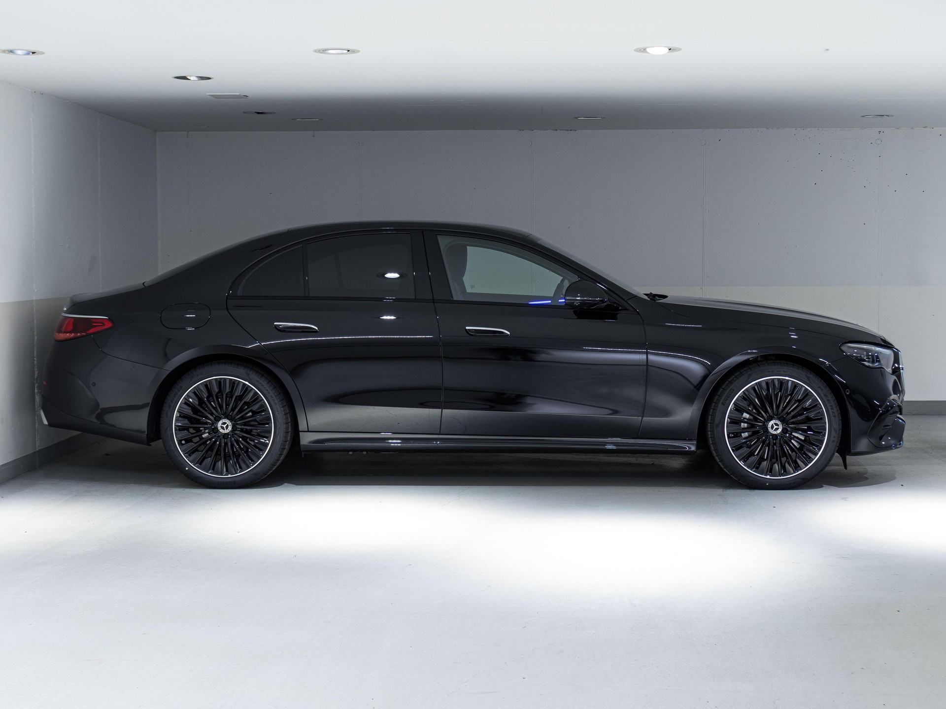 MERCEDES-BENZ E 220 d 4MATIC-image-1