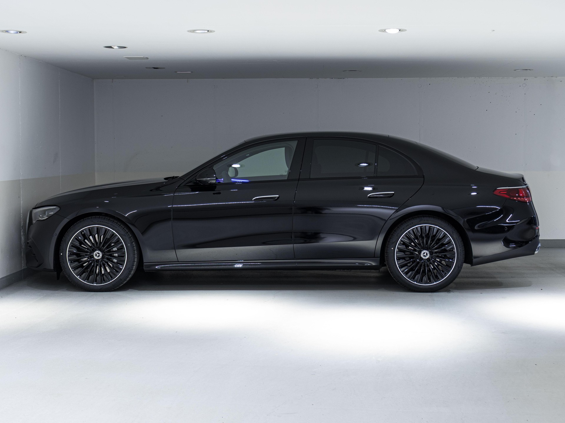 MERCEDES-BENZ E 220 d 4MATIC-image-4