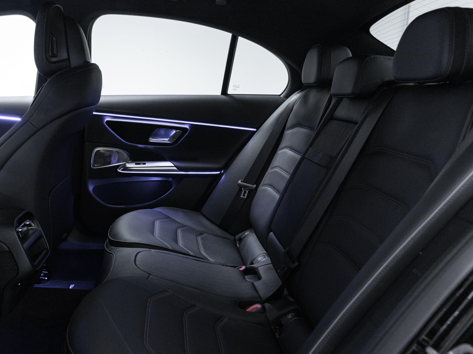 MERCEDES-BENZ E 220 d 4MATIC-image-7