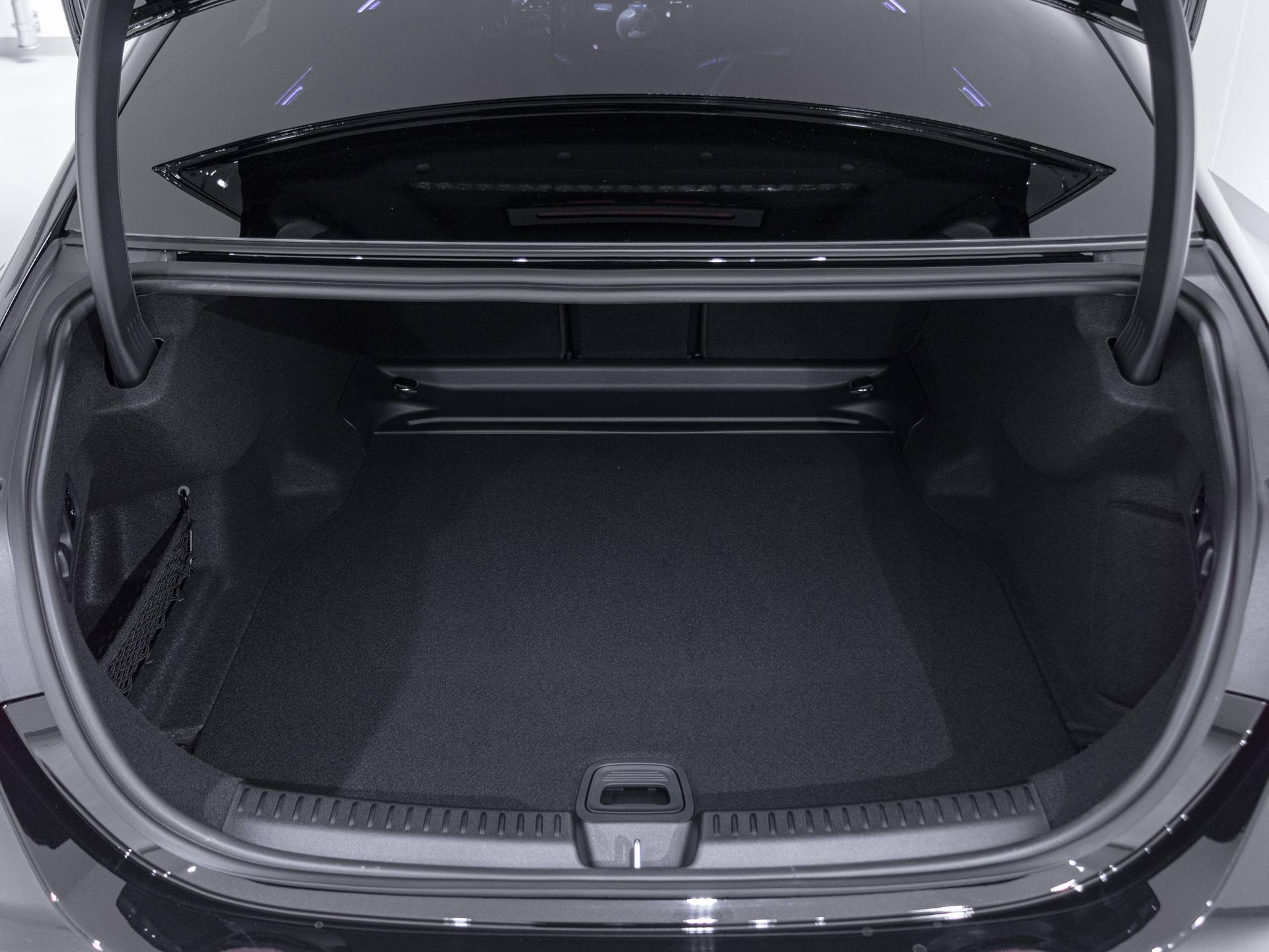 MERCEDES-BENZ E 220 d 4MATIC-image-12