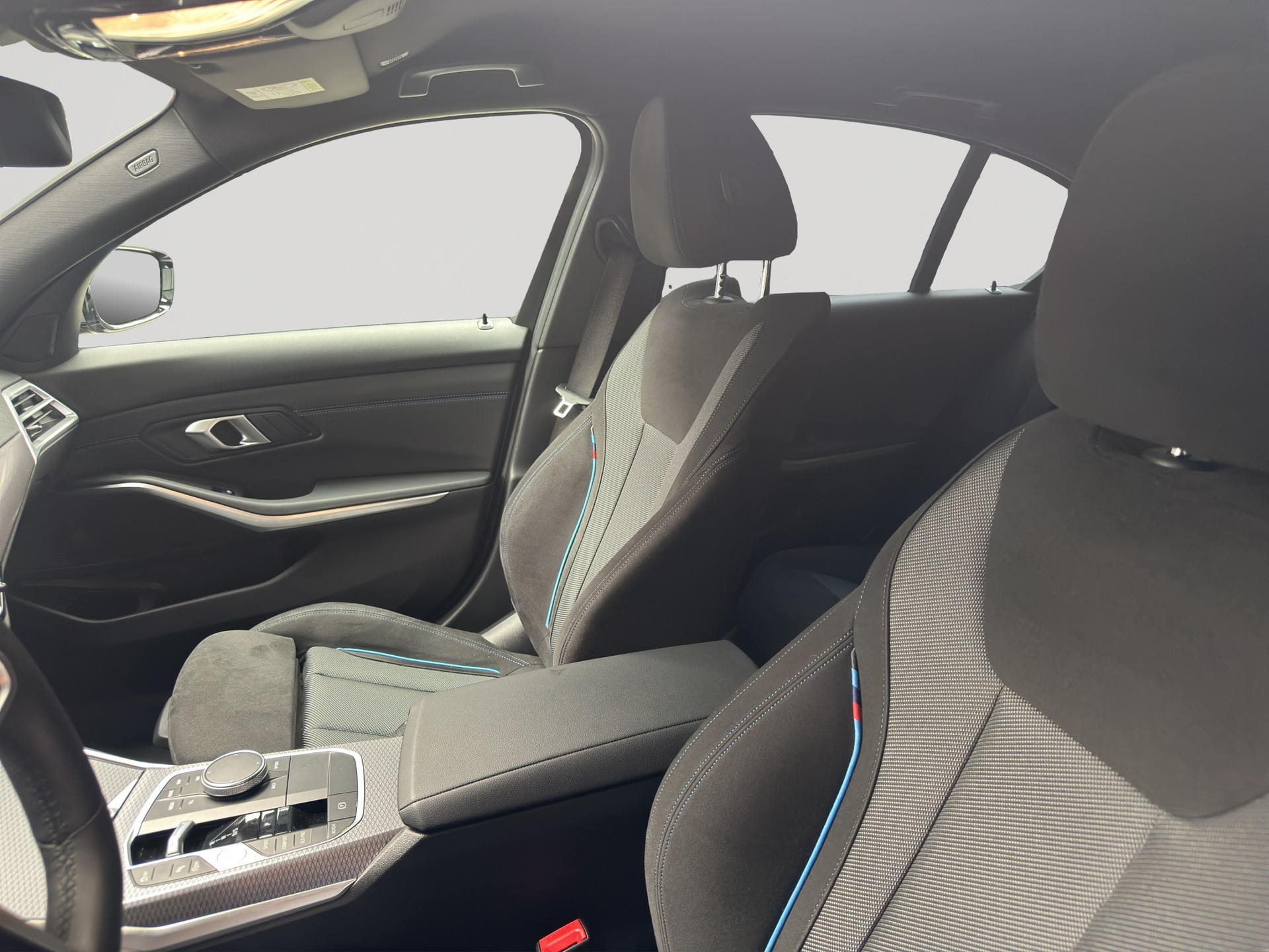 BMW 320i xDrive Steptronic M Sport FACELIFT-image-13