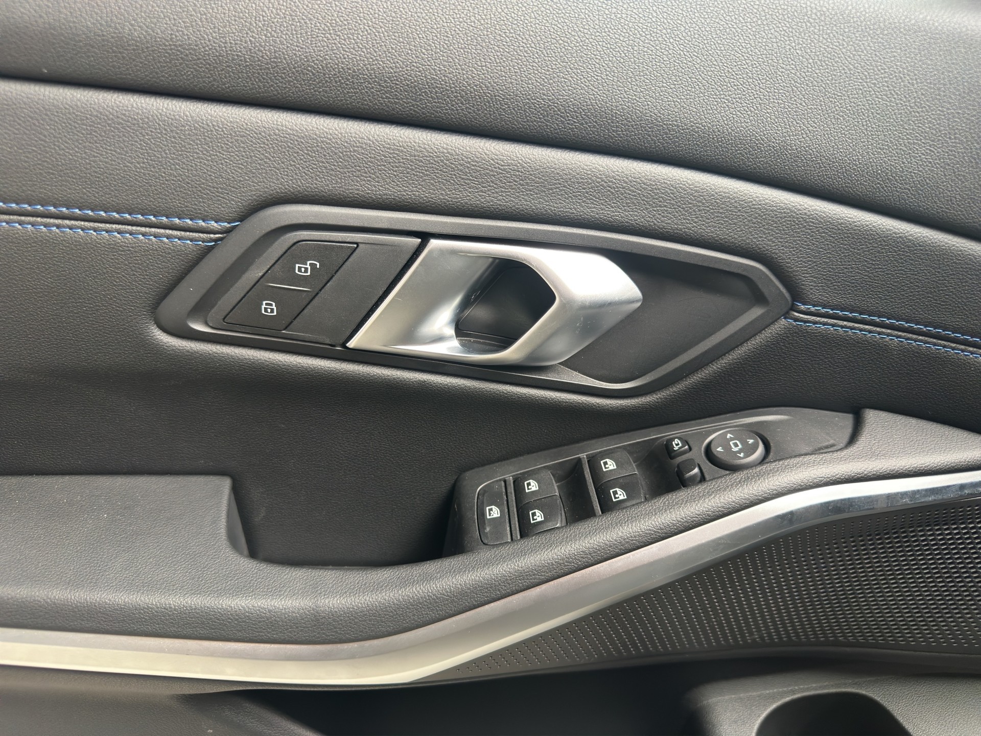 BMW 320i xDrive Steptronic M Sport FACELIFT-image-5