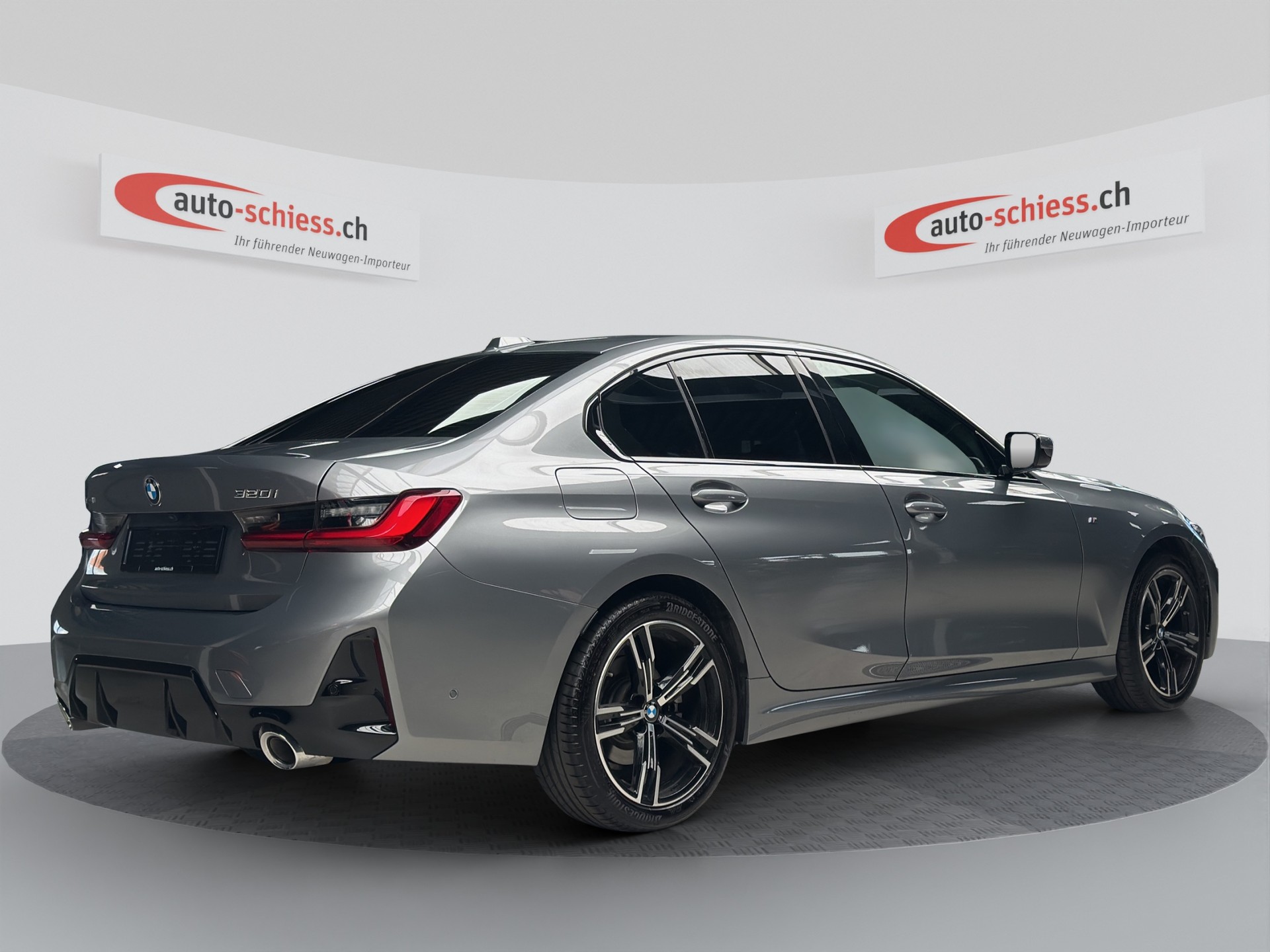 BMW 320i xDrive Steptronic M Sport FACELIFT-image-4