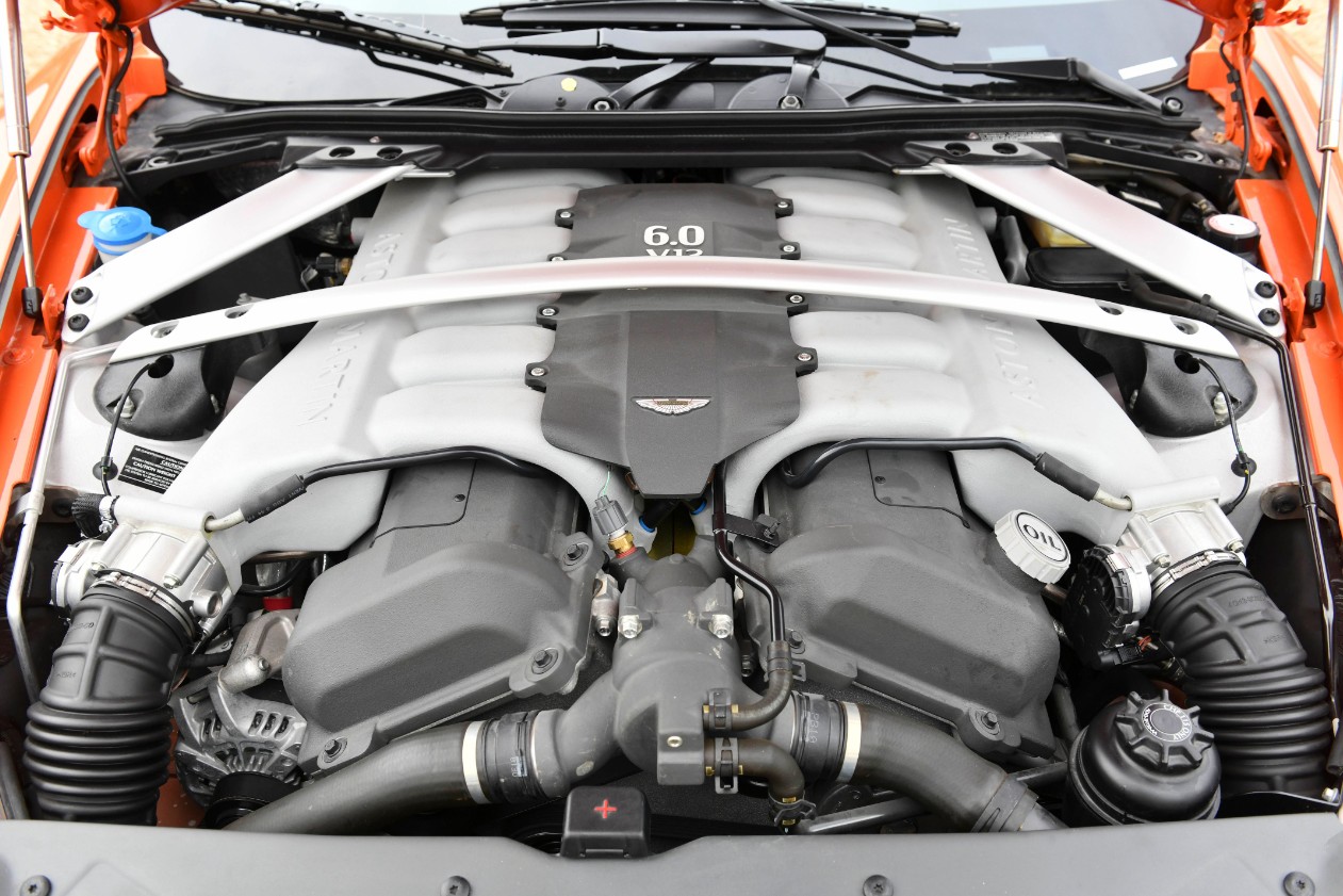 ASTON MARTIN DB9 Volante Touchtronic 2-image-7