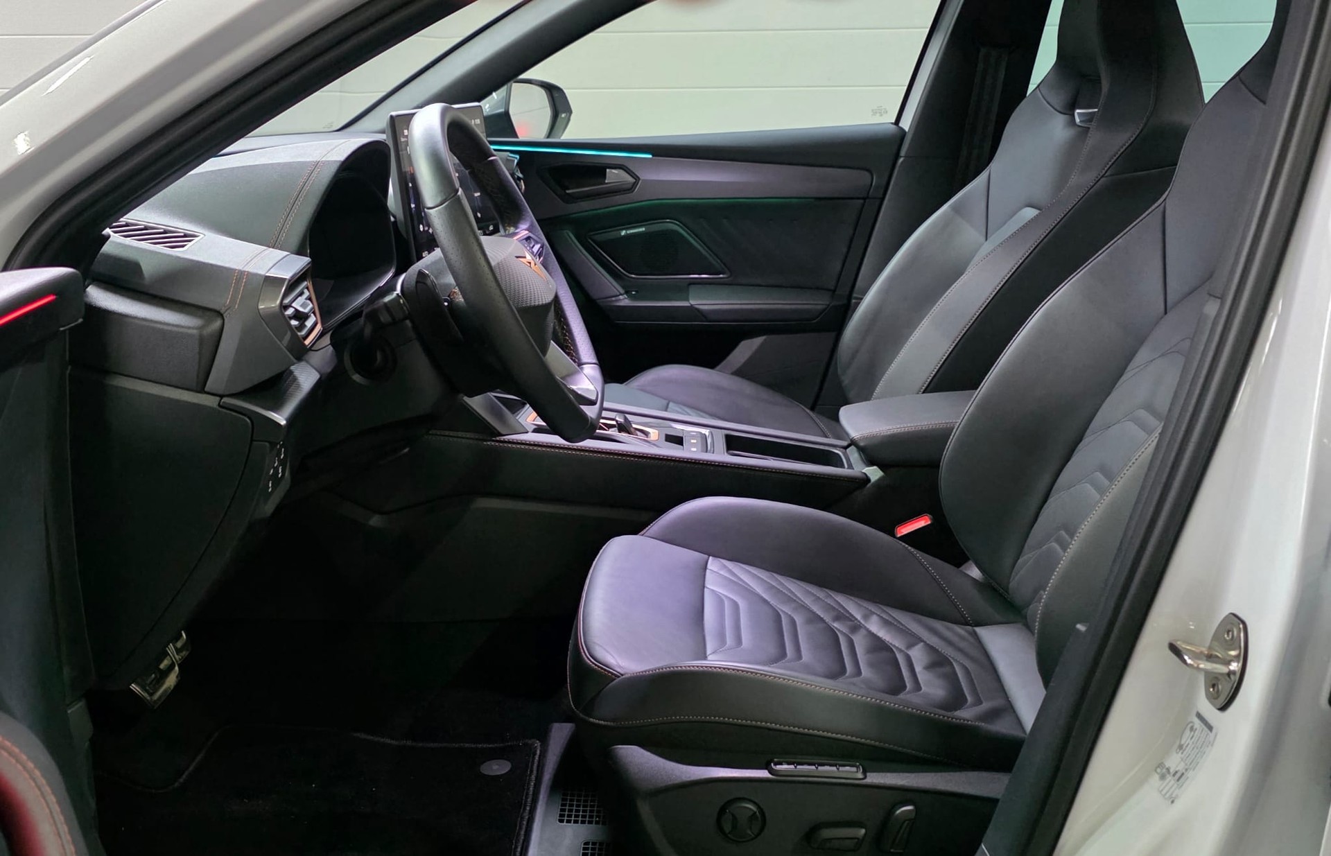 CUPRA LEON 2.0 TSI VZ DSG VZ *ACC*Sennheiser*Ledersitze*Panoramadach*Ambientebeleuchtung*Lenkradheizung*Rückfahrkamera*-image-8