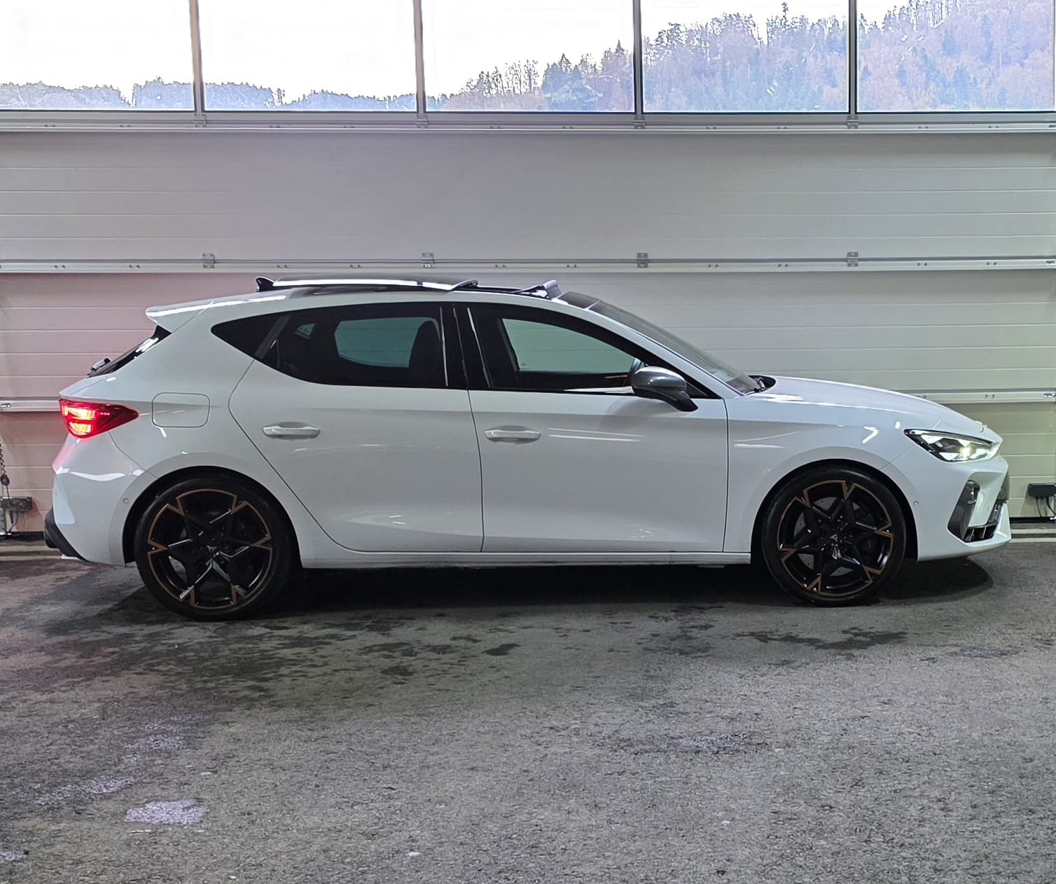 CUPRA LEON 2.0 TSI VZ DSG VZ *ACC*Sennheiser*Ledersitze*Panoramadach*Ambientebeleuchtung*Lenkradheizung*Rückfahrkamera*-image-5