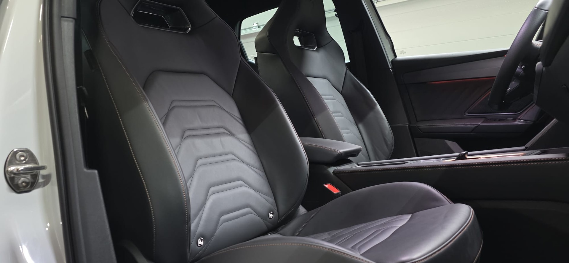 CUPRA LEON 2.0 TSI VZ DSG VZ *ACC*Sennheiser*Ledersitze*Panoramadach*Ambientebeleuchtung*Lenkradheizung*Rückfahrkamera*-image-27
