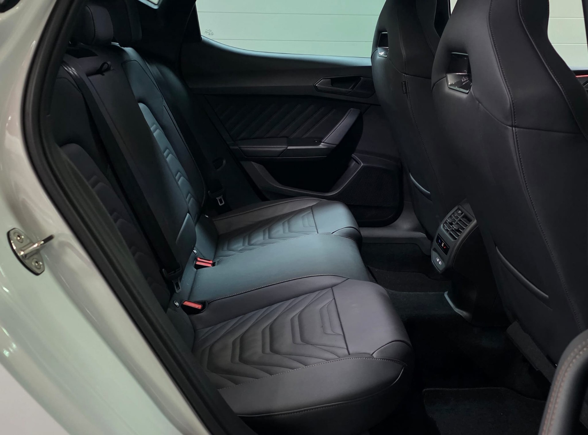 CUPRA LEON 2.0 TSI VZ DSG VZ *ACC*Sennheiser*Ledersitze*Panoramadach*Ambientebeleuchtung*Lenkradheizung*Rückfahrkamera*-image-28