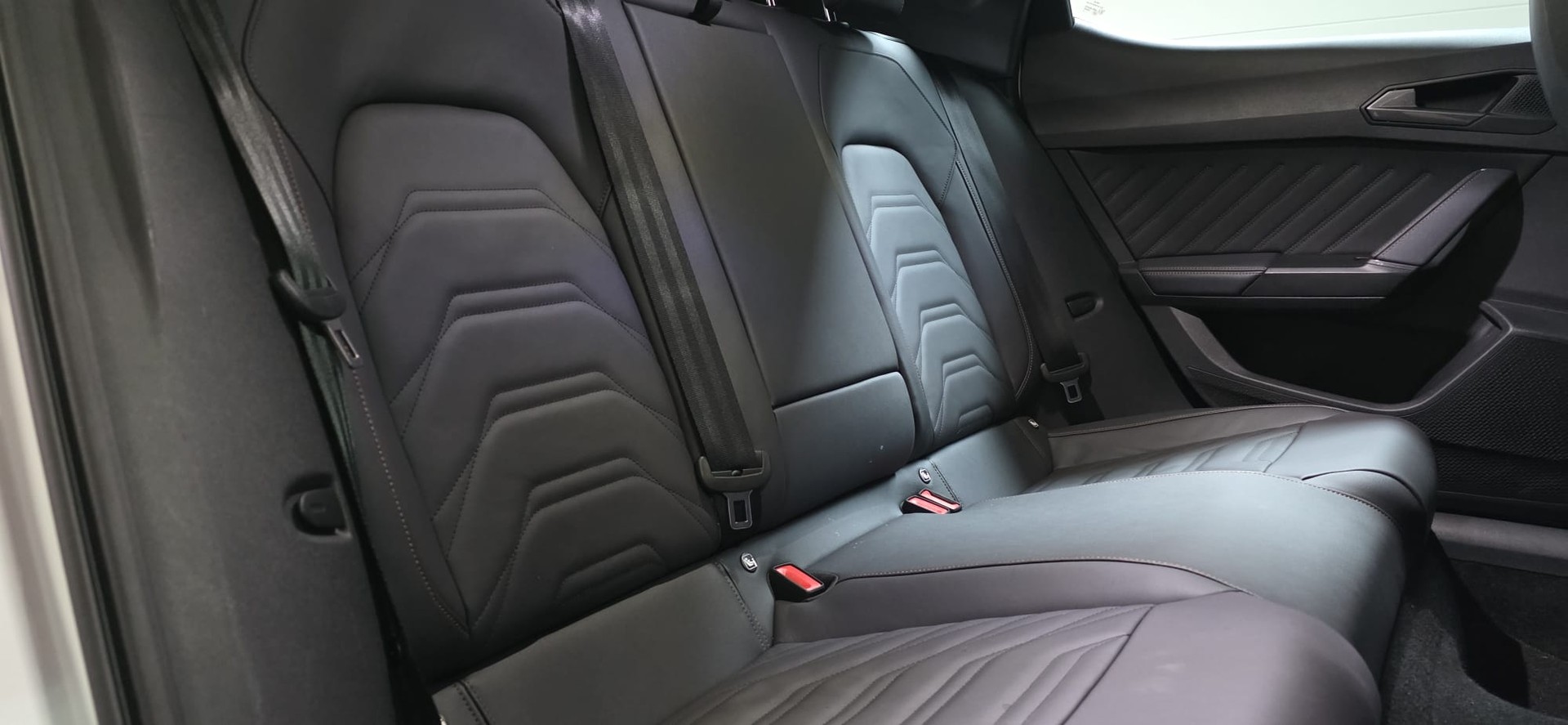 CUPRA LEON 2.0 TSI VZ DSG VZ *ACC*Sennheiser*Ledersitze*Panoramadach*Ambientebeleuchtung*Lenkradheizung*Rückfahrkamera*-image-29