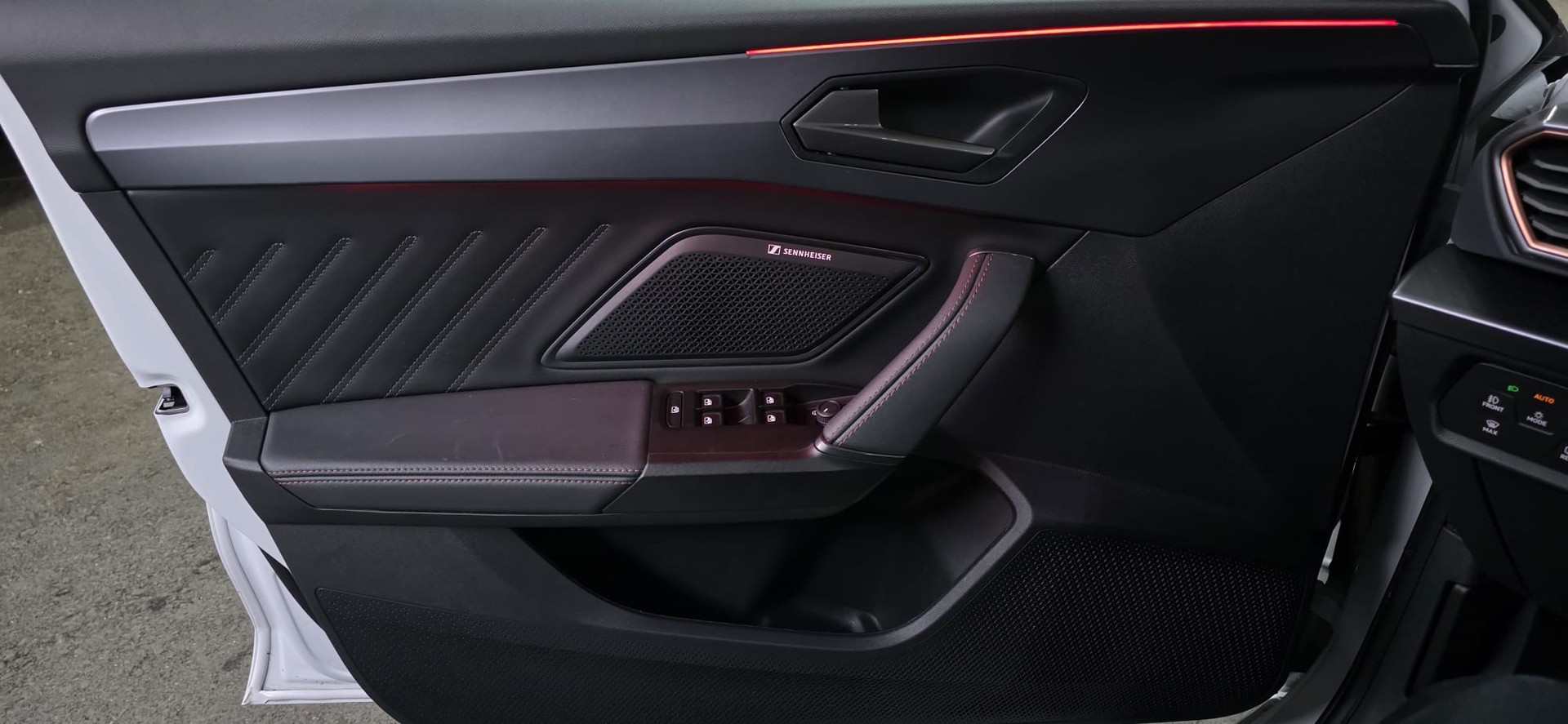 CUPRA LEON 2.0 TSI VZ DSG VZ *ACC*Sennheiser*Ledersitze*Panoramadach*Ambientebeleuchtung*Lenkradheizung*Rückfahrkamera*-image-15
