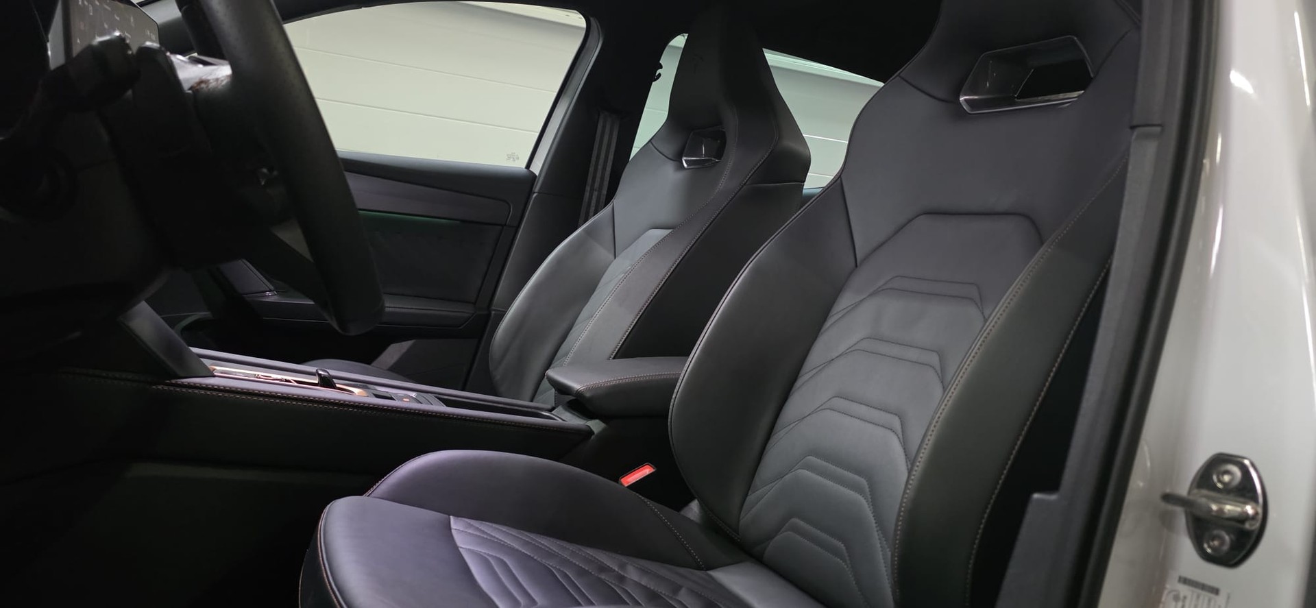 CUPRA LEON 2.0 TSI VZ DSG VZ *ACC*Sennheiser*Ledersitze*Panoramadach*Ambientebeleuchtung*Lenkradheizung*Rückfahrkamera*-image-9