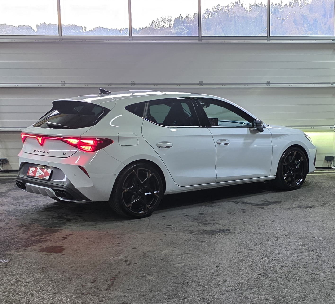 CUPRA LEON 2.0 TSI VZ DSG VZ *ACC*Sennheiser*Ledersitze*Panoramadach*Ambientebeleuchtung*Lenkradheizung*Rückfahrkamera*-image-4