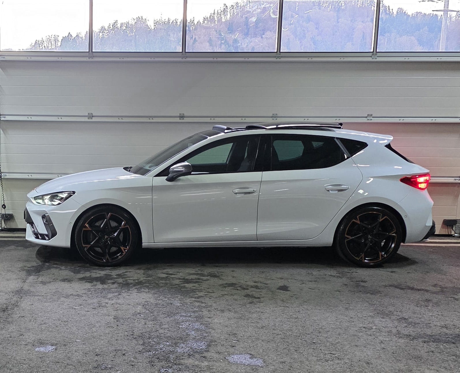 CUPRA LEON 2.0 TSI VZ DSG VZ *ACC*Sennheiser*Ledersitze*Panoramadach*Ambientebeleuchtung*Lenkradheizung*Rückfahrkamera*-image-1