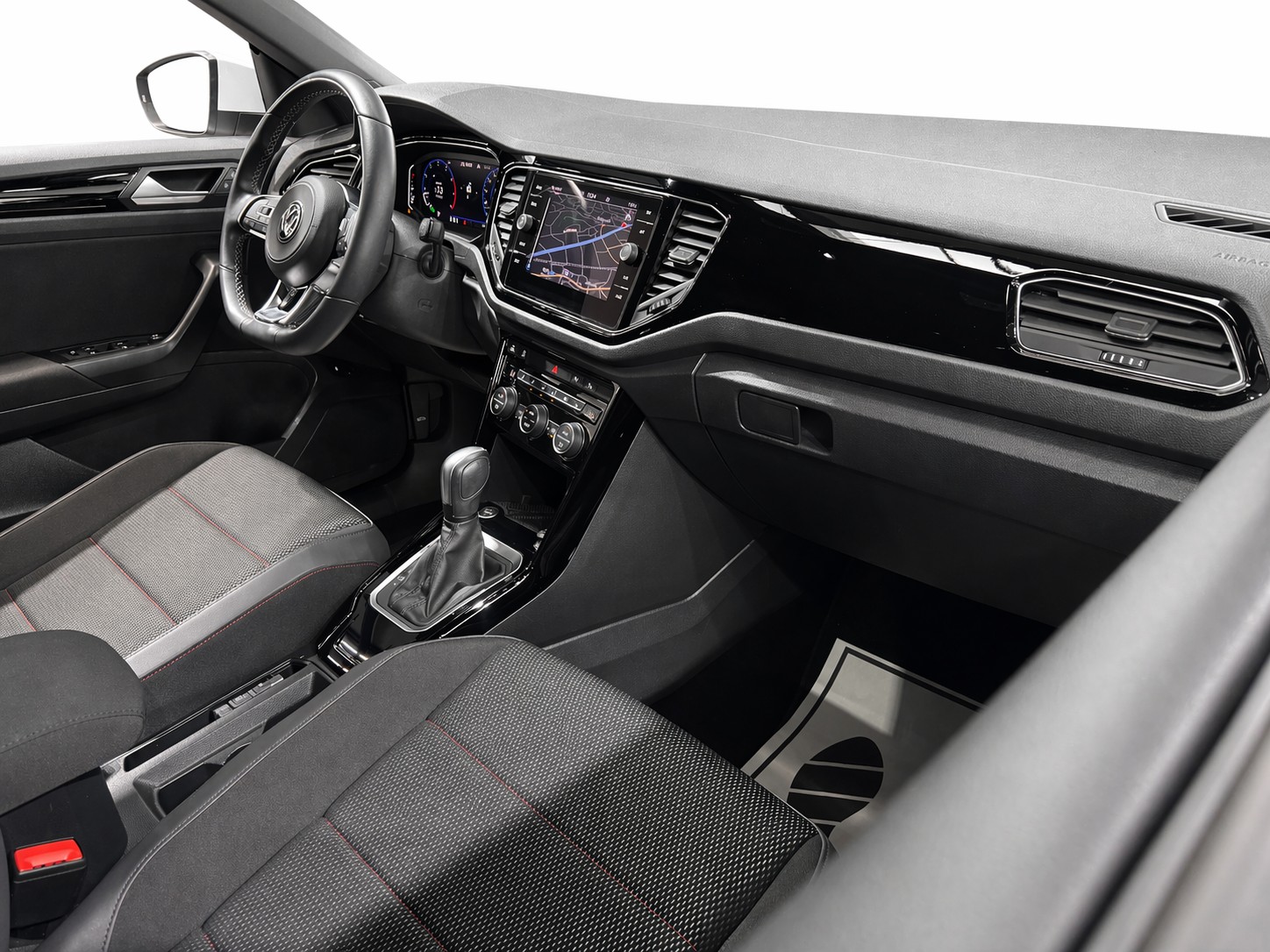VW T-Roc 1.5 TSI EVO R-Line DSG *Anhängerkupplung*-image-9