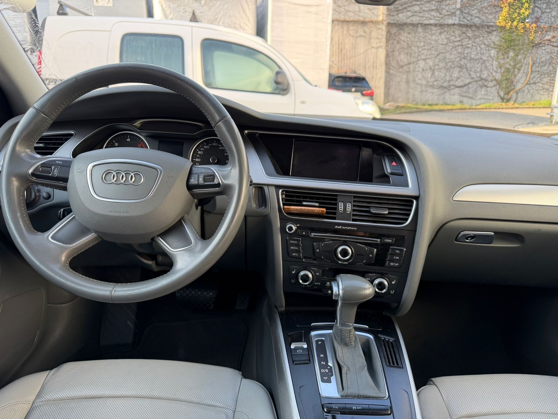 AUDI A4 Avant 2.0 TDI quattro S-tronic-image-12