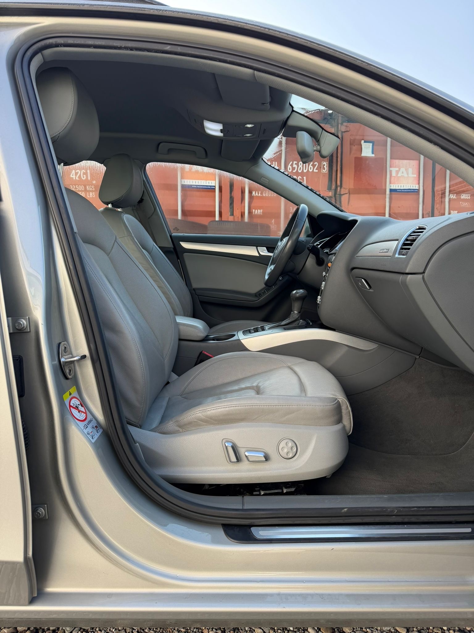 AUDI A4 Avant 2.0 TDI quattro S-tronic-image-9
