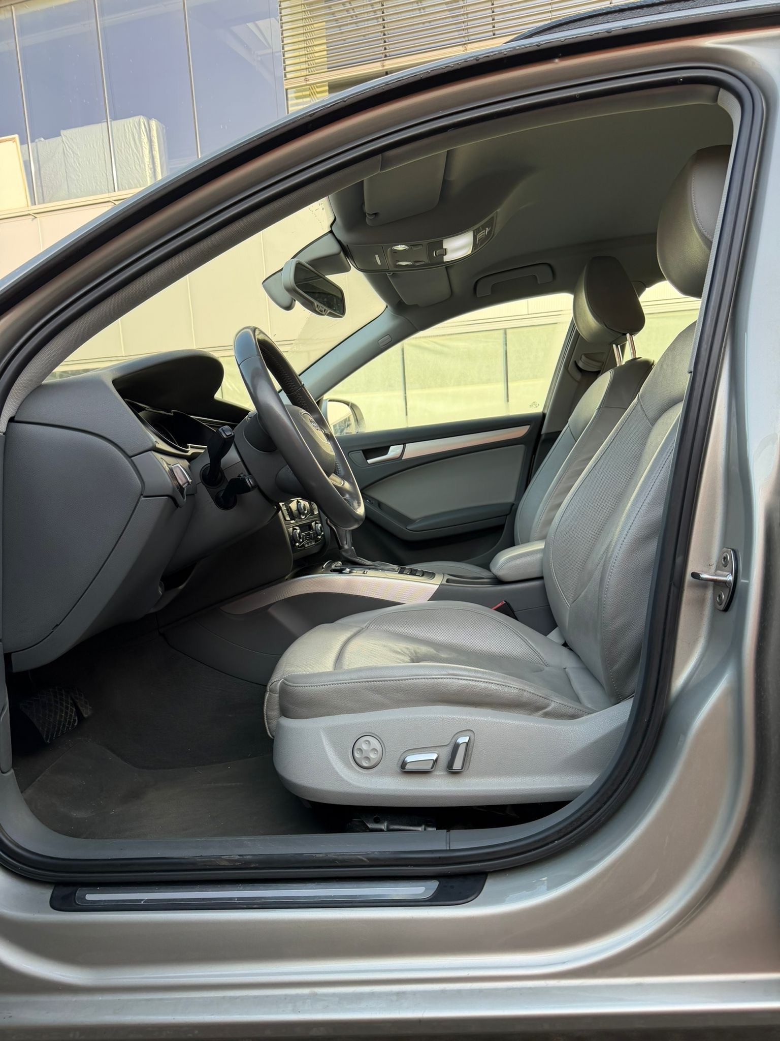 AUDI A4 Avant 2.0 TDI quattro S-tronic-image-8