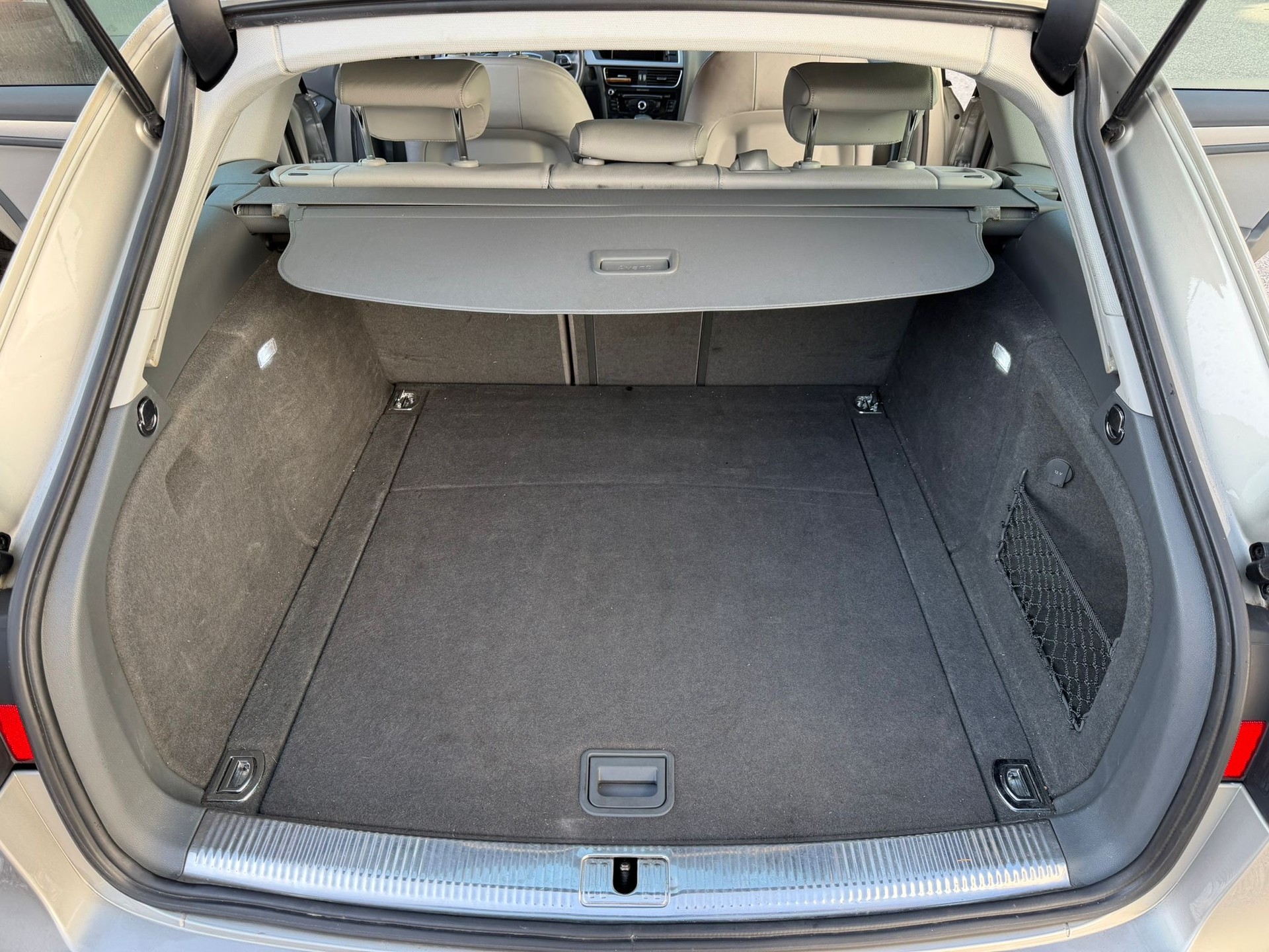 AUDI A4 Avant 2.0 TDI quattro S-tronic-image-14