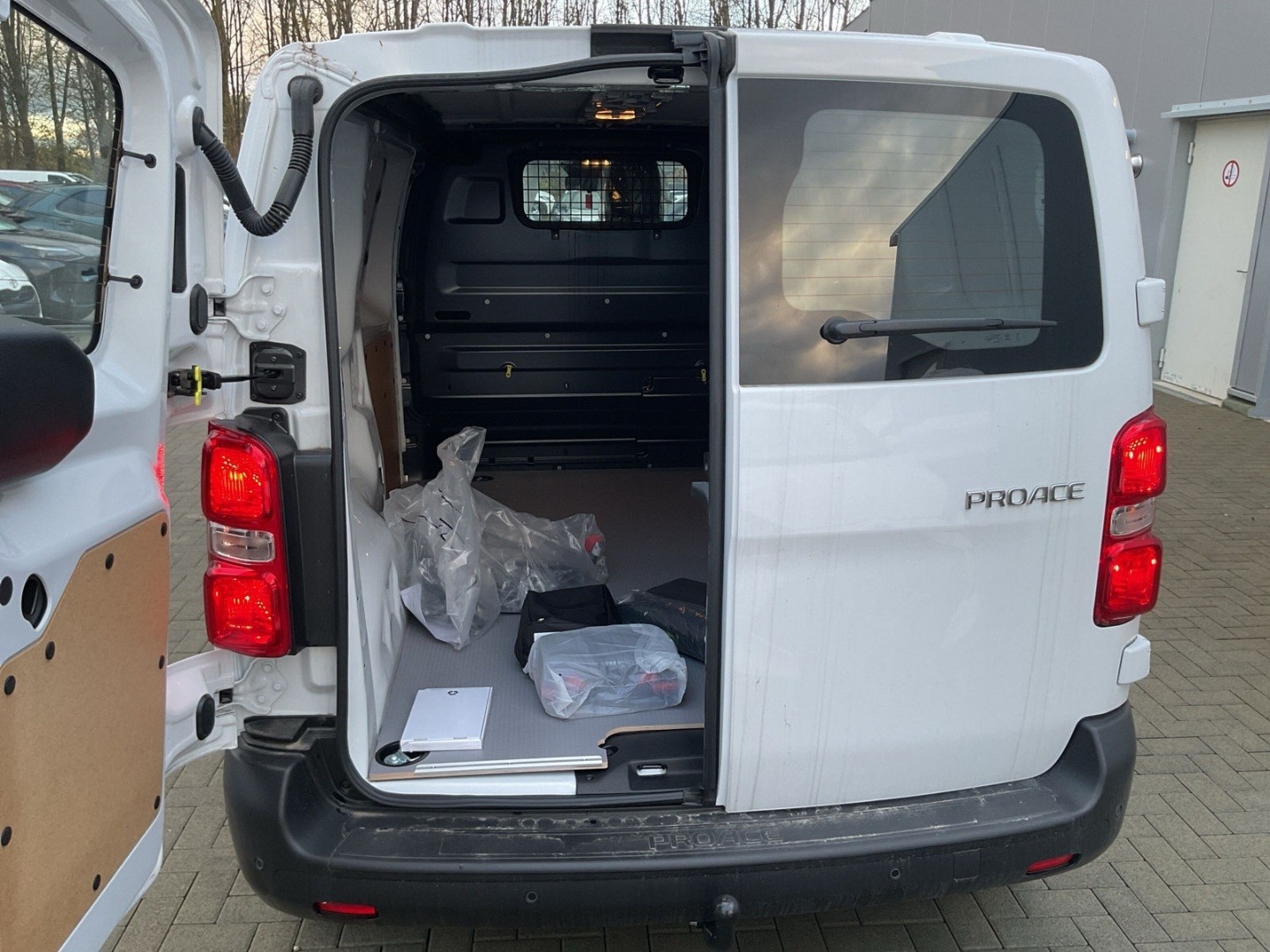 TOYOTA Proace 2.0D Panel Van Medium Advanced-image-5