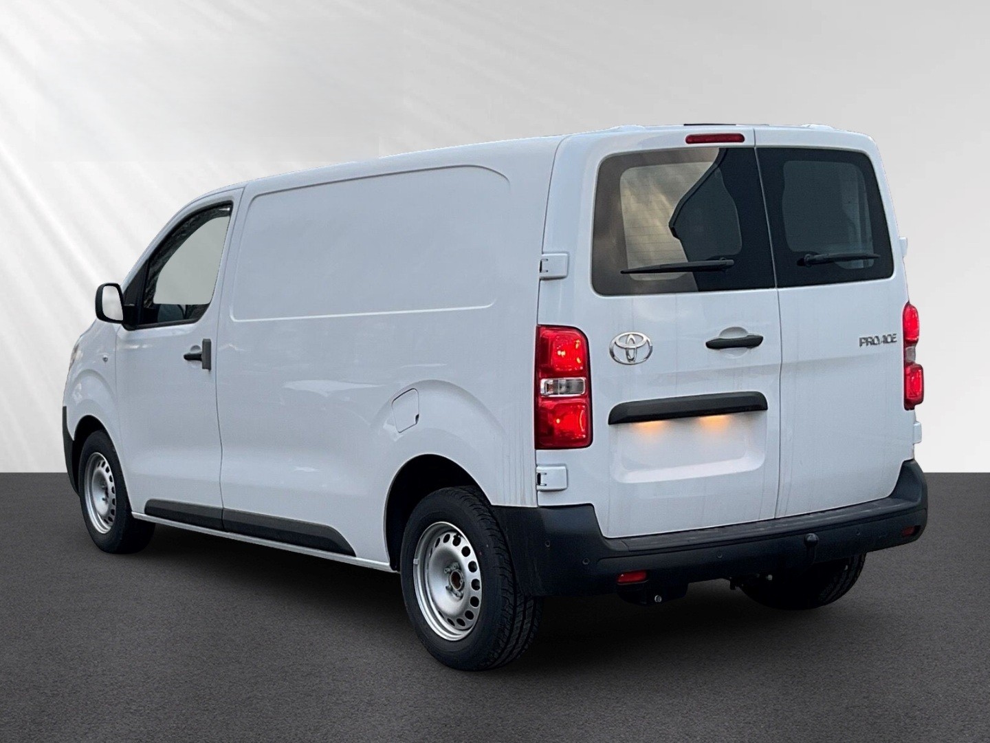 TOYOTA Proace 2.0D Panel Van Medium Advanced-image-3