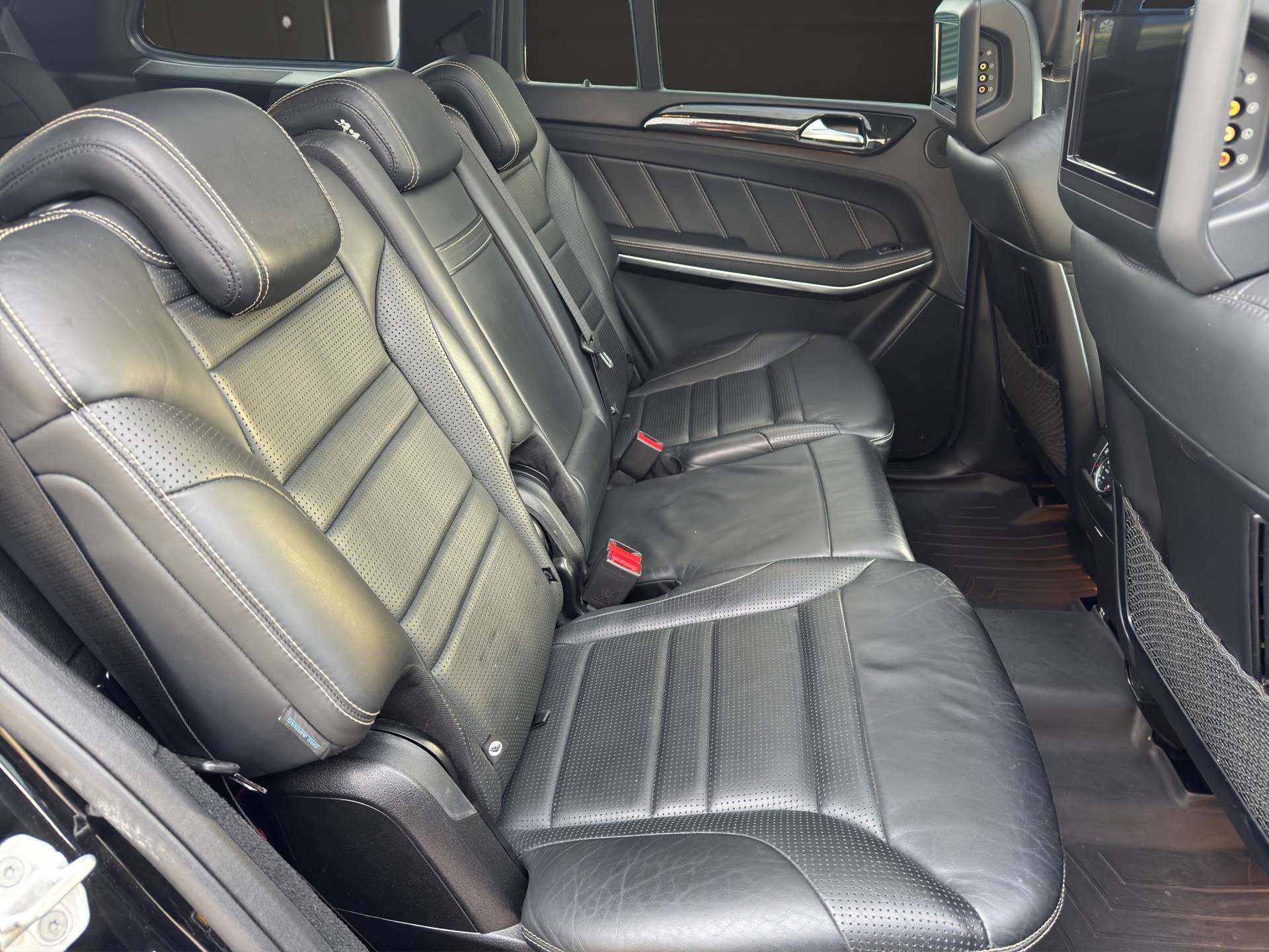 MERCEDES-BENZ GL 63 AMG 4Matic Speedshift Plus 7G-Tronic-image-13