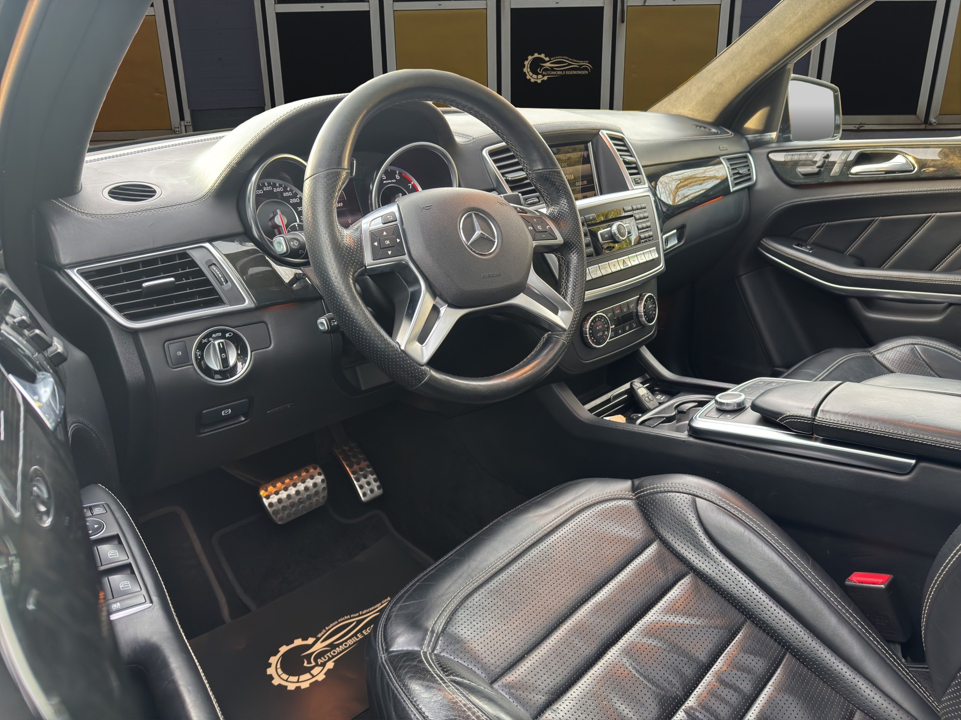 MERCEDES-BENZ GL 63 AMG 4Matic Speedshift Plus 7G-Tronic-image-8