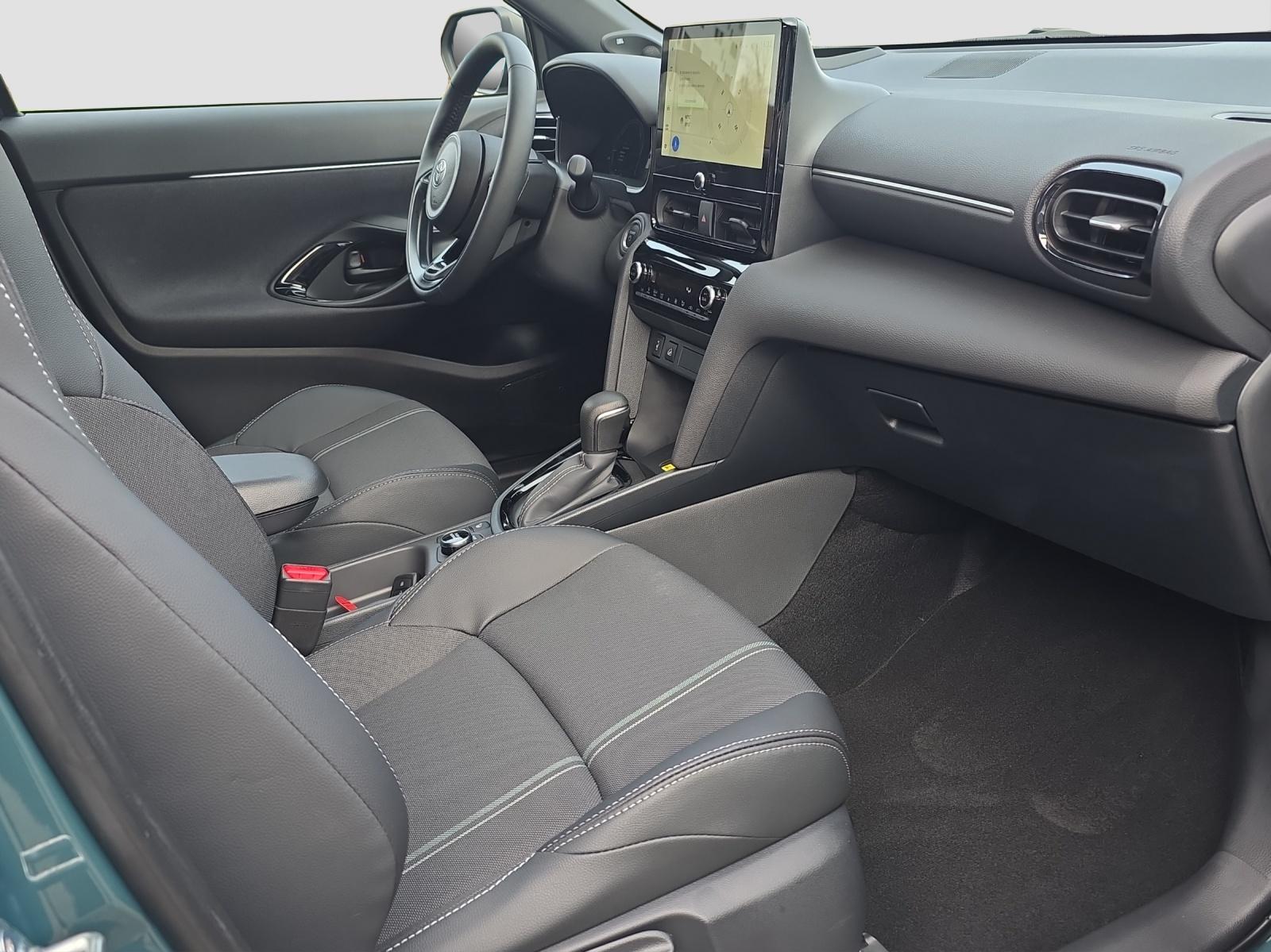 TOYOTA Yaris Cross 1.5 VVT-i HSD Premium AWD-i-image-18
